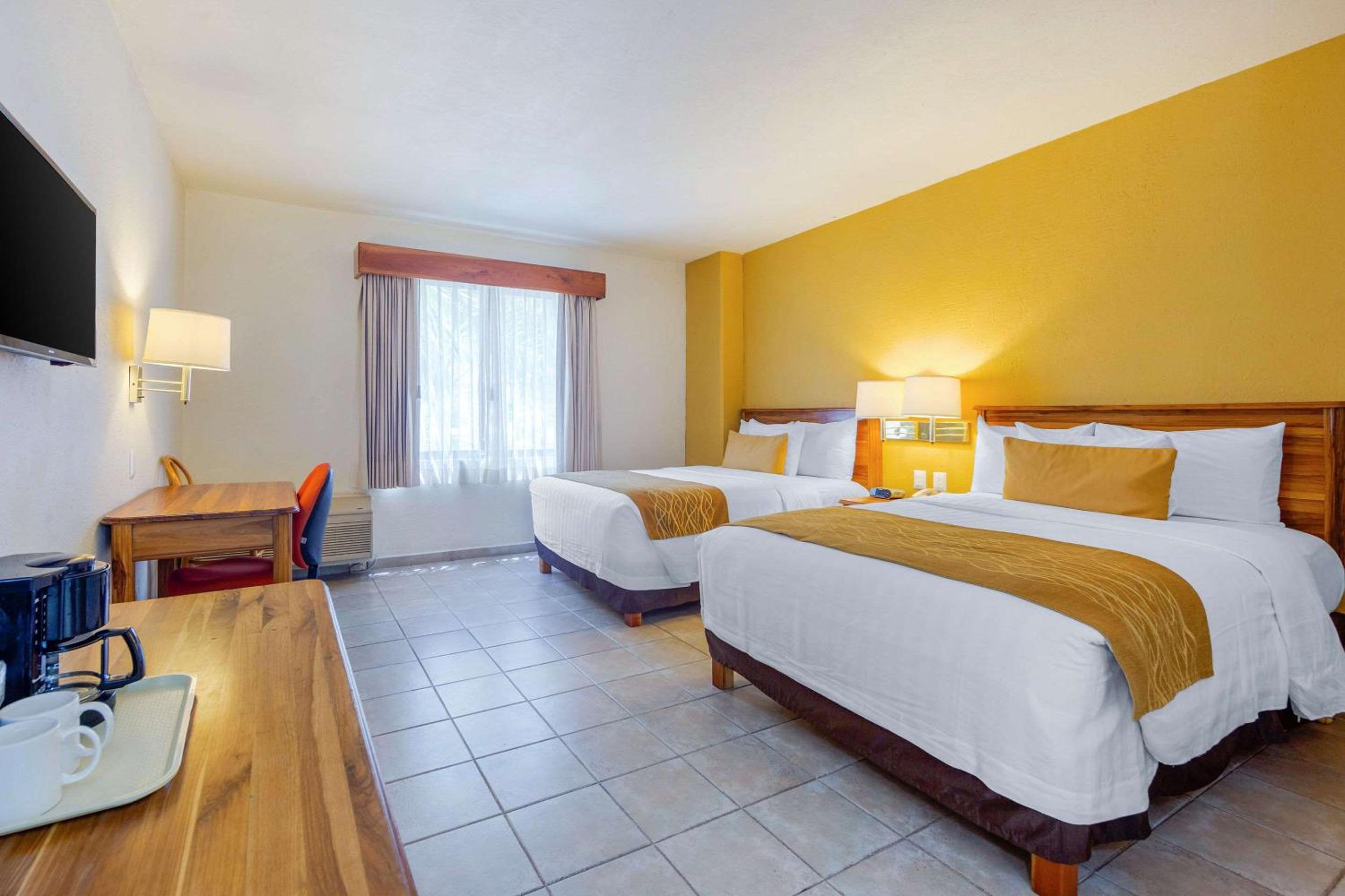 Double Room with Two Double Beds - Non-Smoking - Photo 6