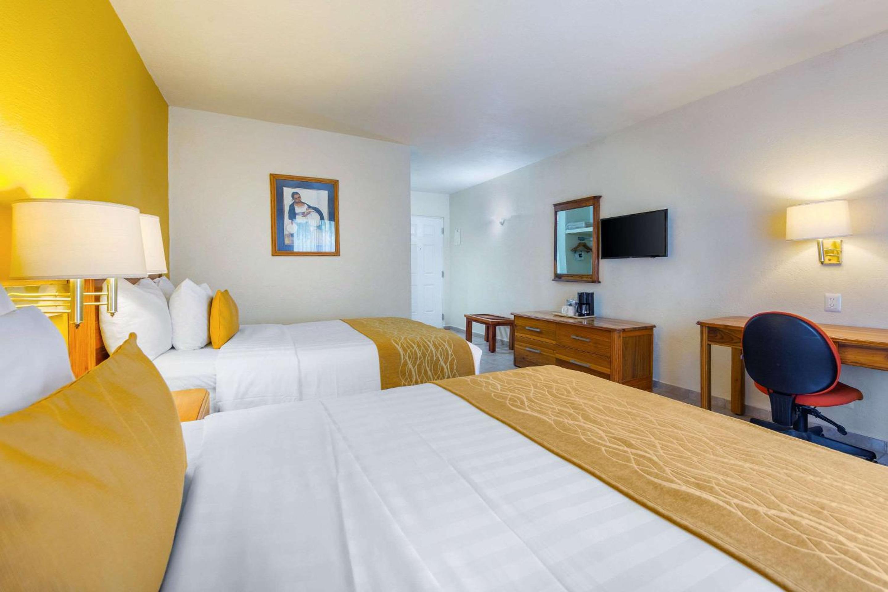 Double Room with Two Double Beds - Non-Smoking - Photo 3