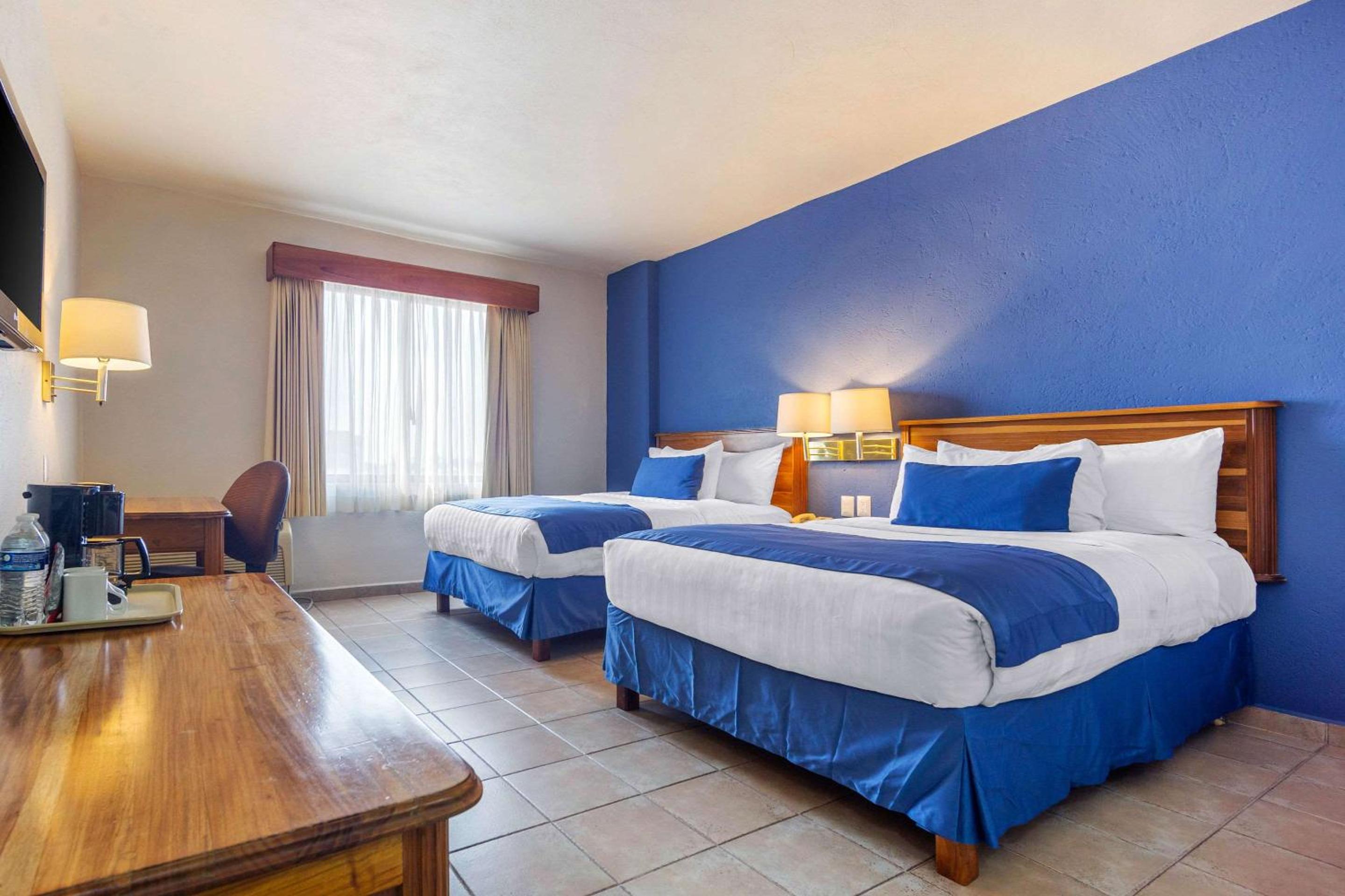 Double Room with Two Double Beds - Non-Smoking - Photo 8