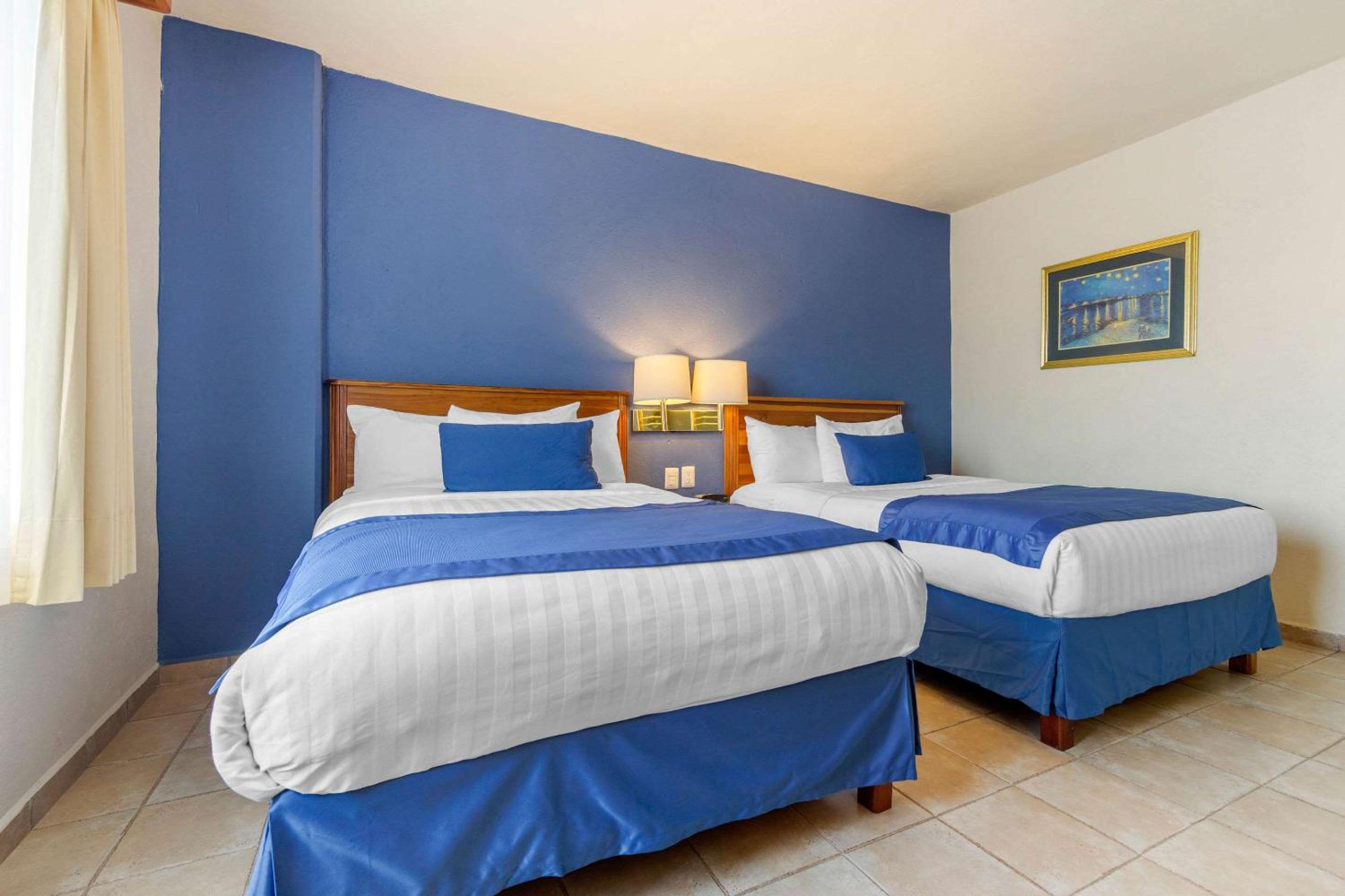 Double Room with Two Double Beds - Non-Smoking - Photo 9