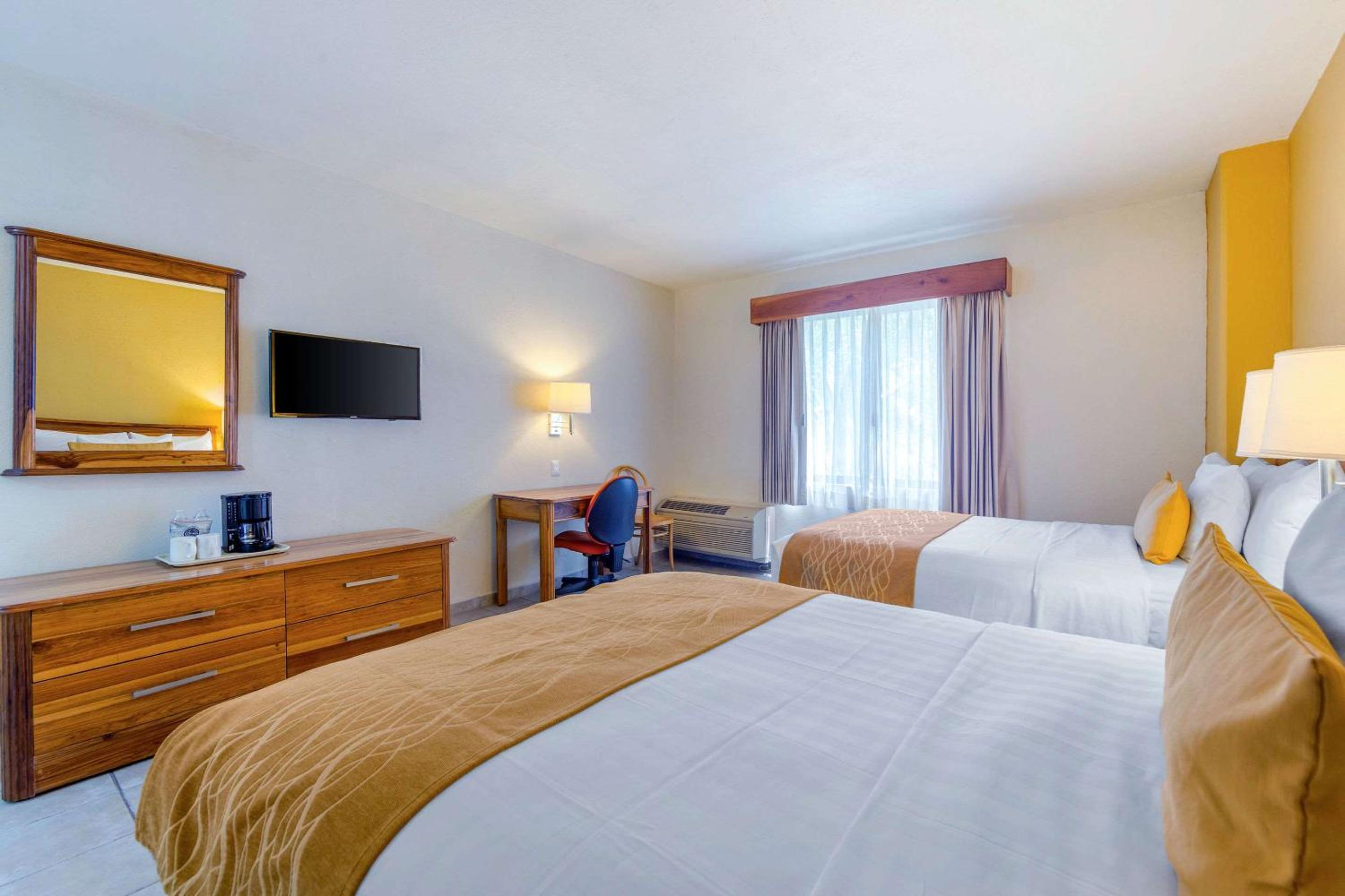 Double Room with Two Double Beds - Non-Smoking - Photo 5