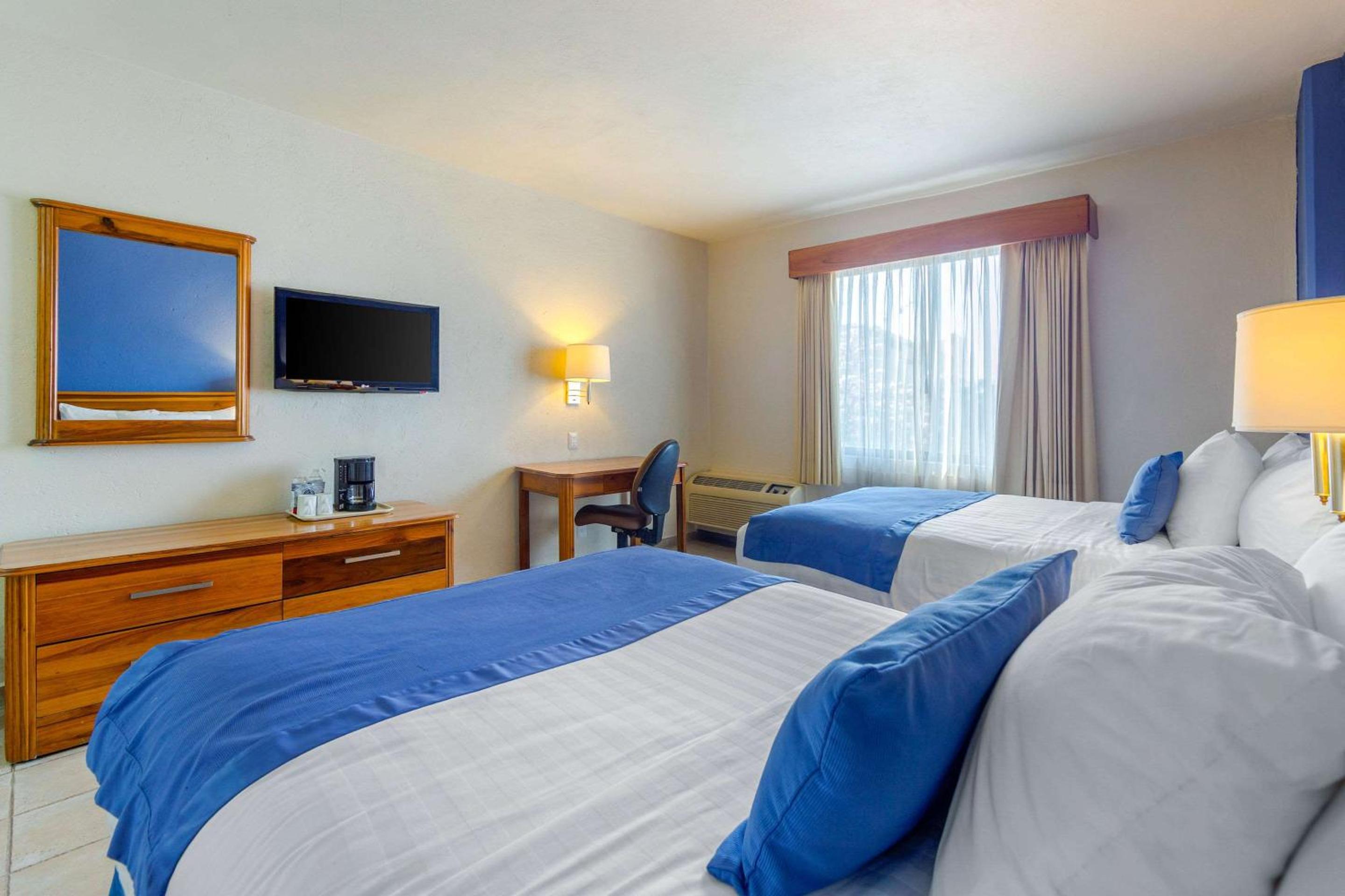 Double Room with Two Double Beds - Non-Smoking - Photo 11