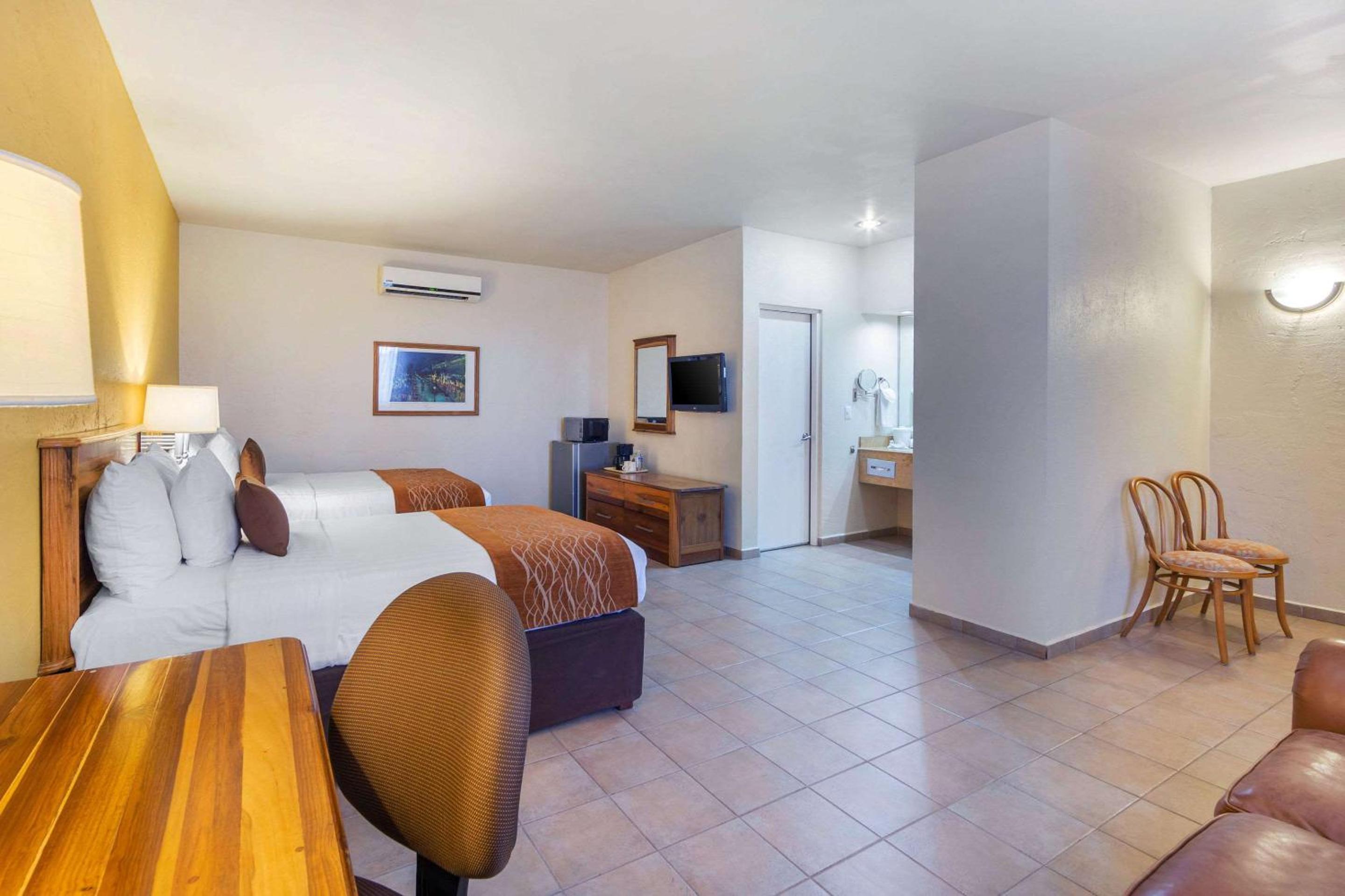 Junior Suite - Non-Smoking - Photo 5