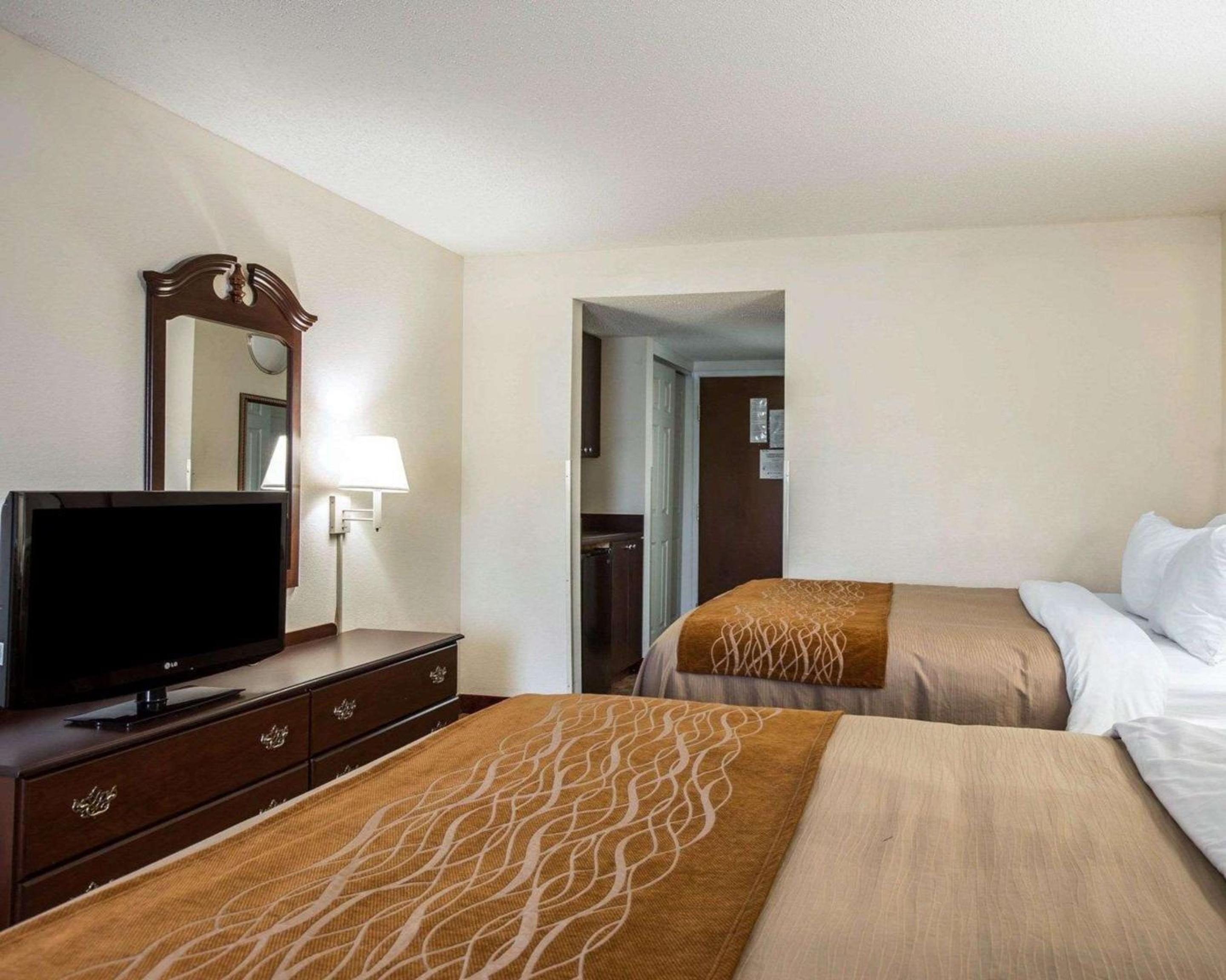 Double Room with Two Double Beds - Photo 3