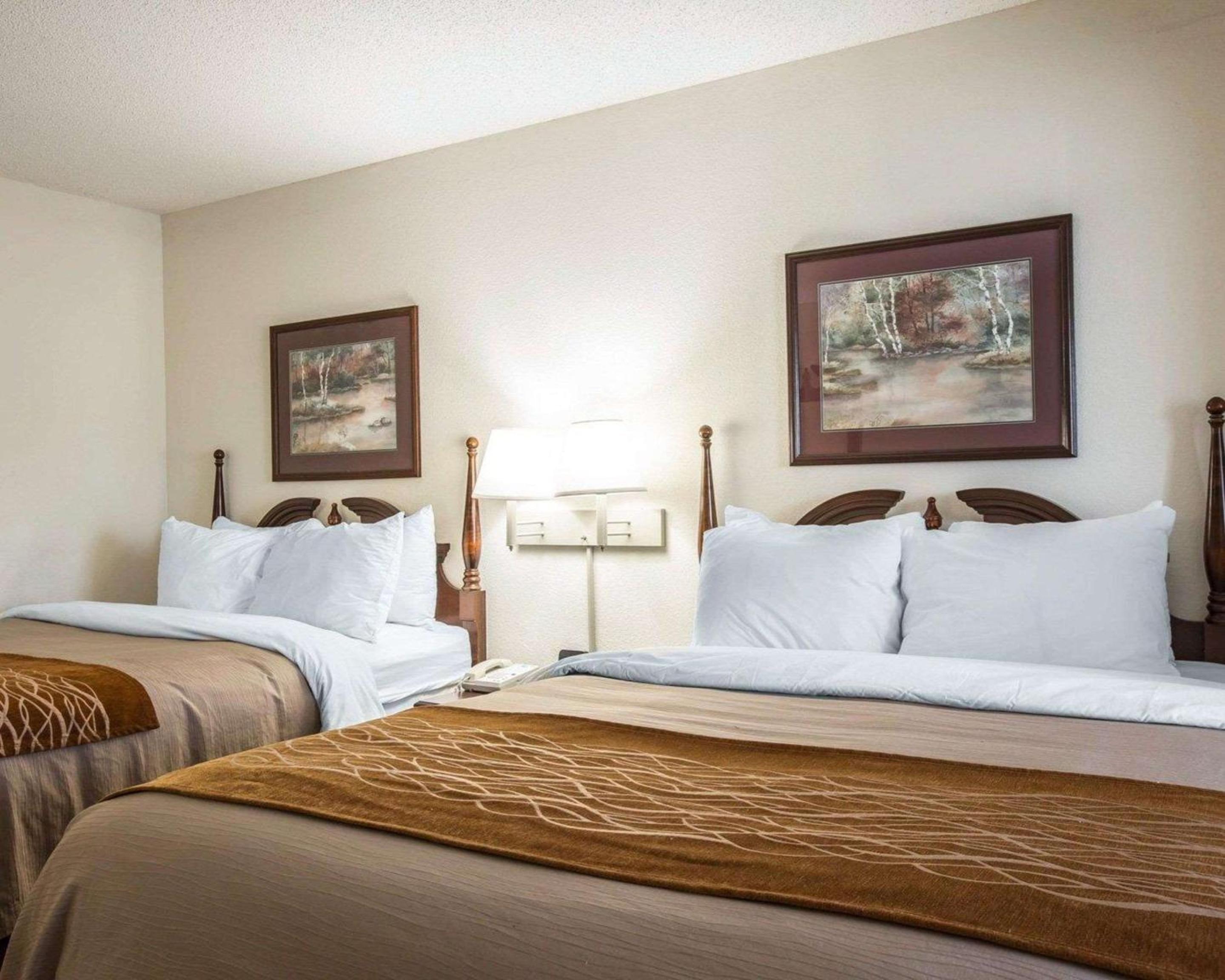 Queen Suite with Two Queen Beds - Non-Smoking - Photo 2