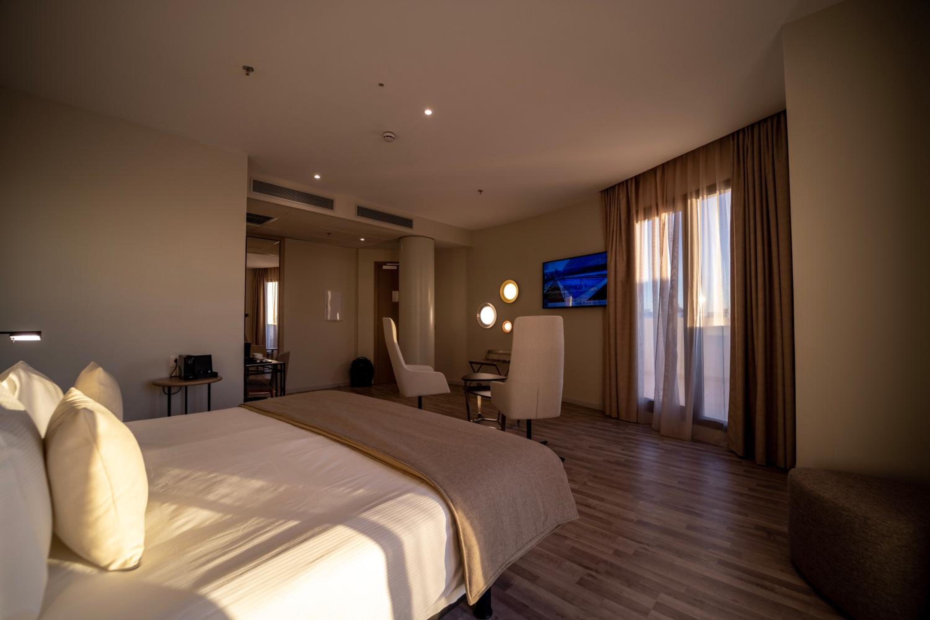 Suite - Photo 3