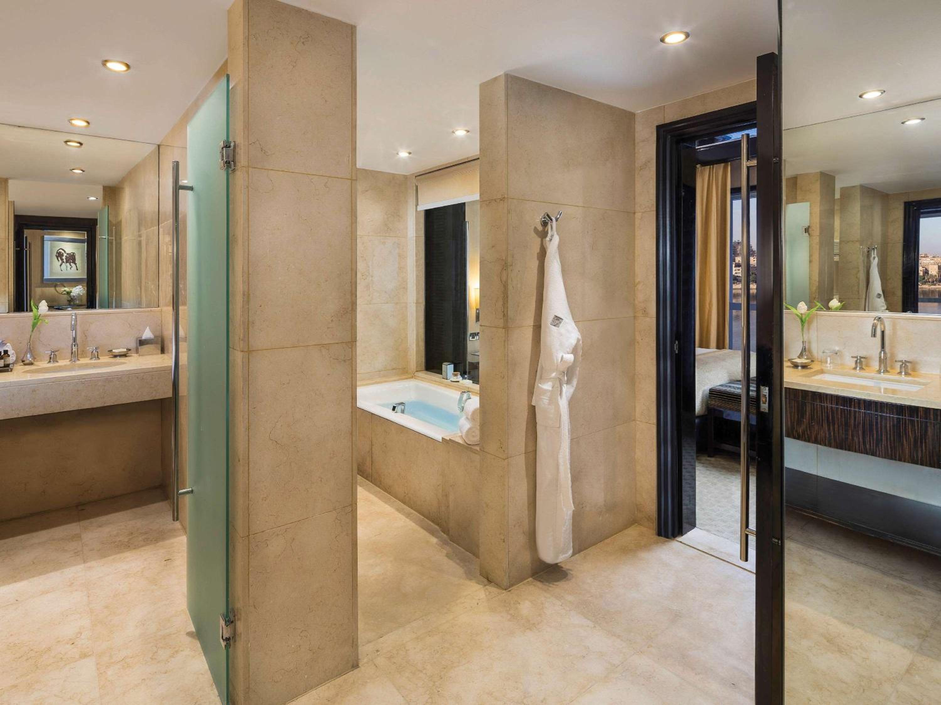 Fairmont Gold Suite with Nile View- Lounge access photo 3