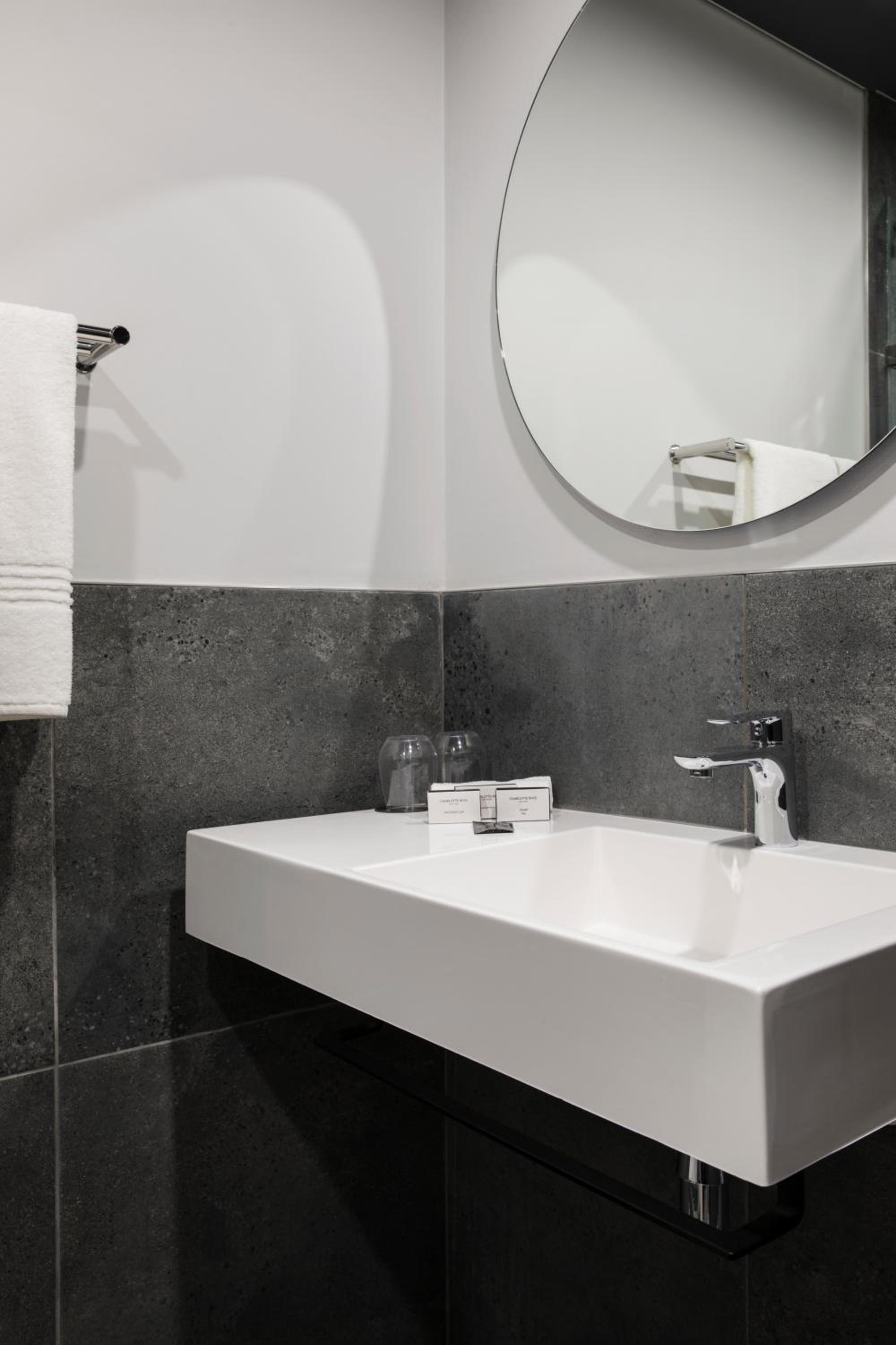 Standard Double Room - Photo 8