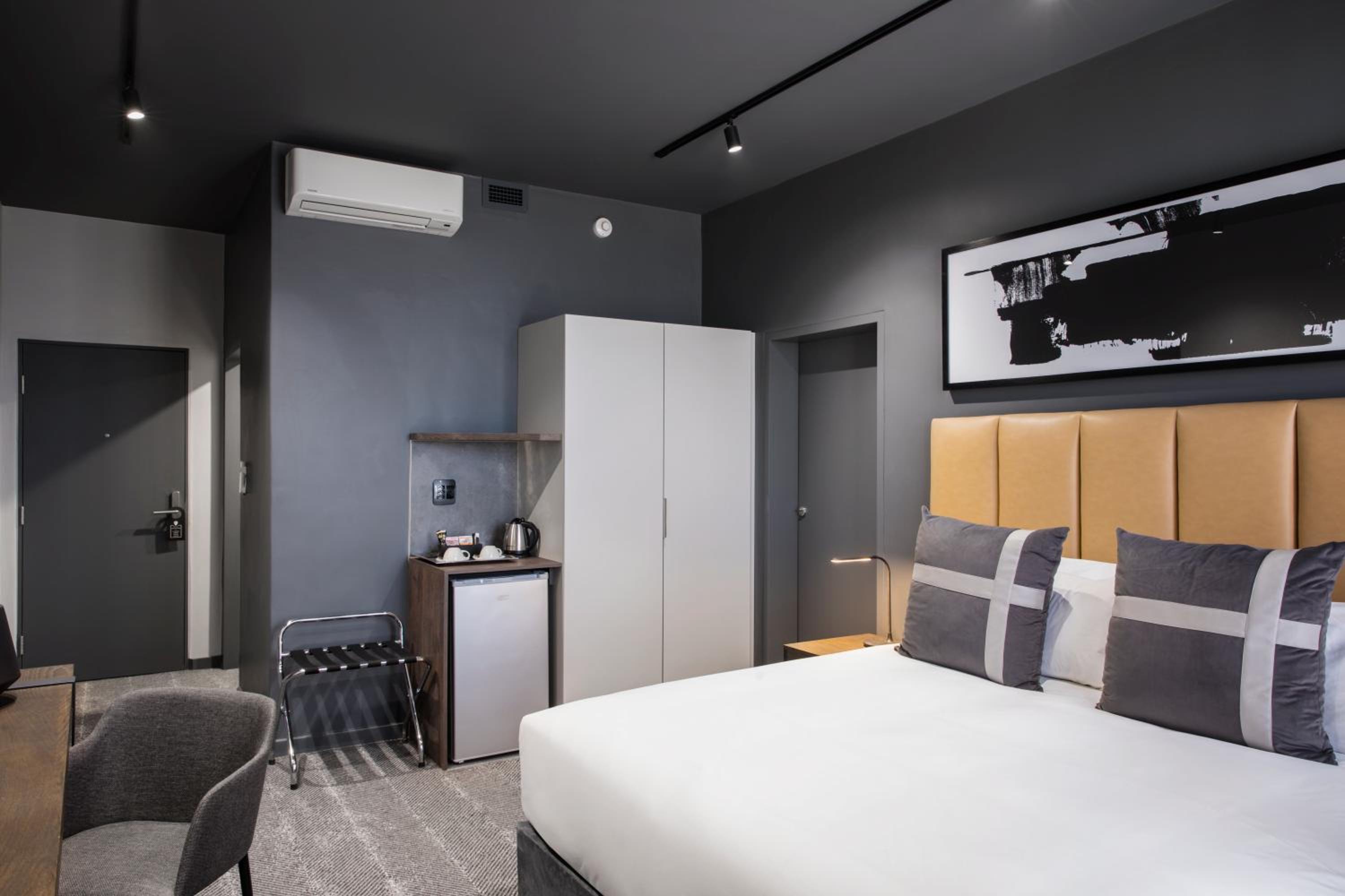 Standard Double Room - Photo 5