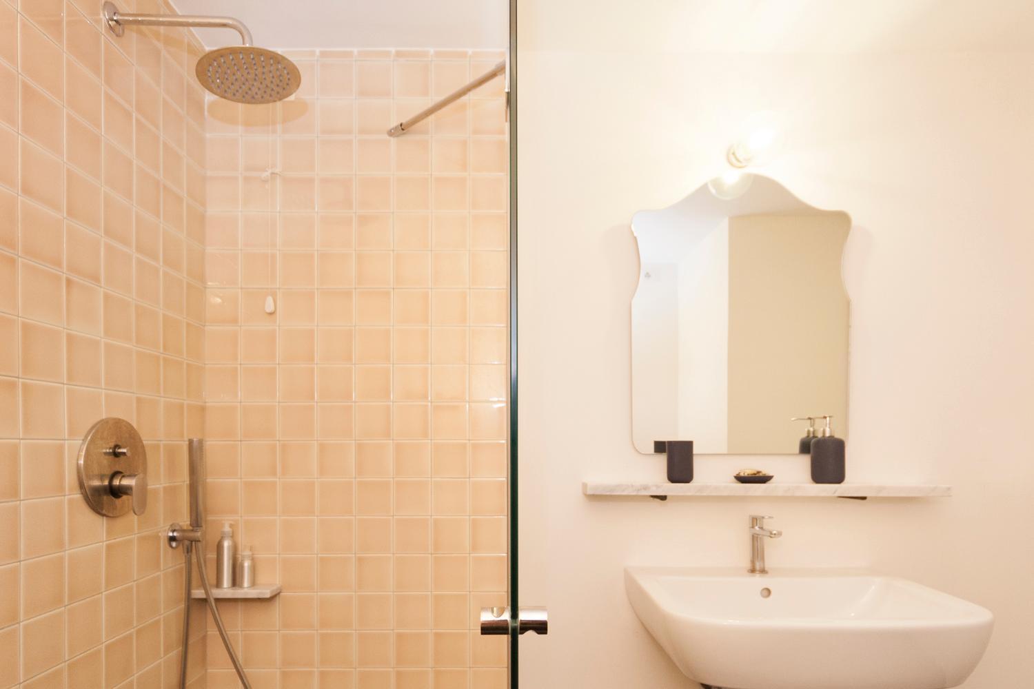 Queen Room - Disability Access photo 3
