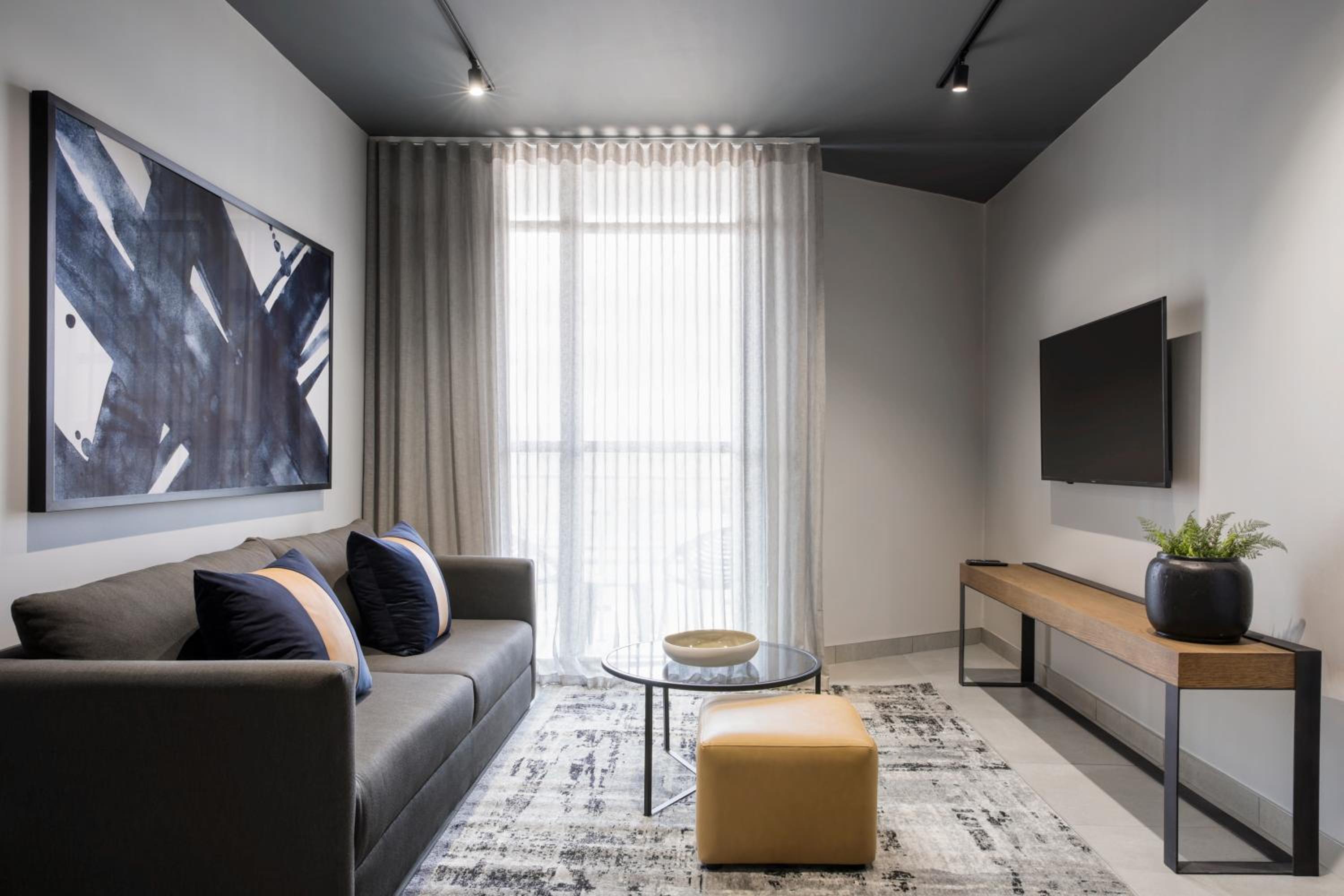 One-Bedroom Apartment - Photo 3