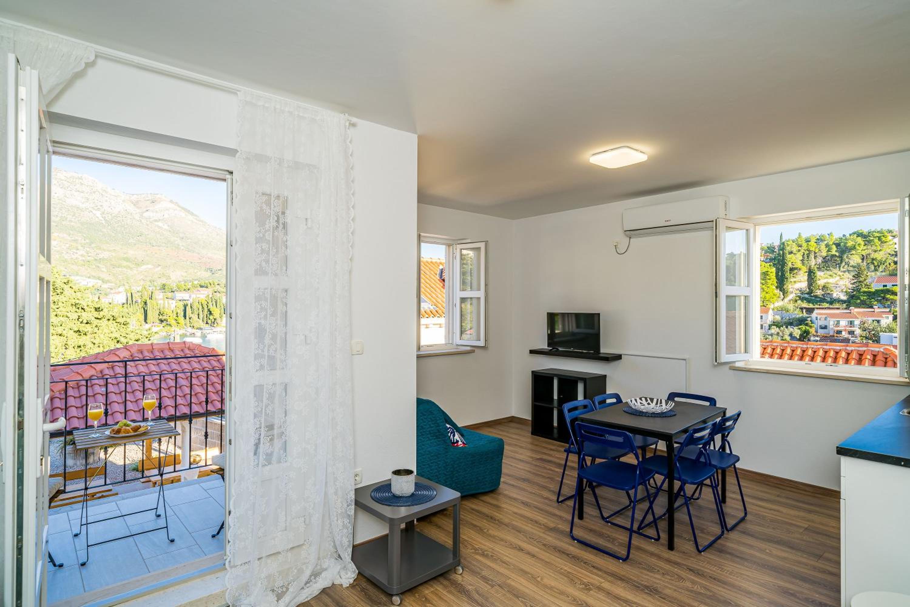 Comfort One Bedroom Apartment with Balcony and Sea View