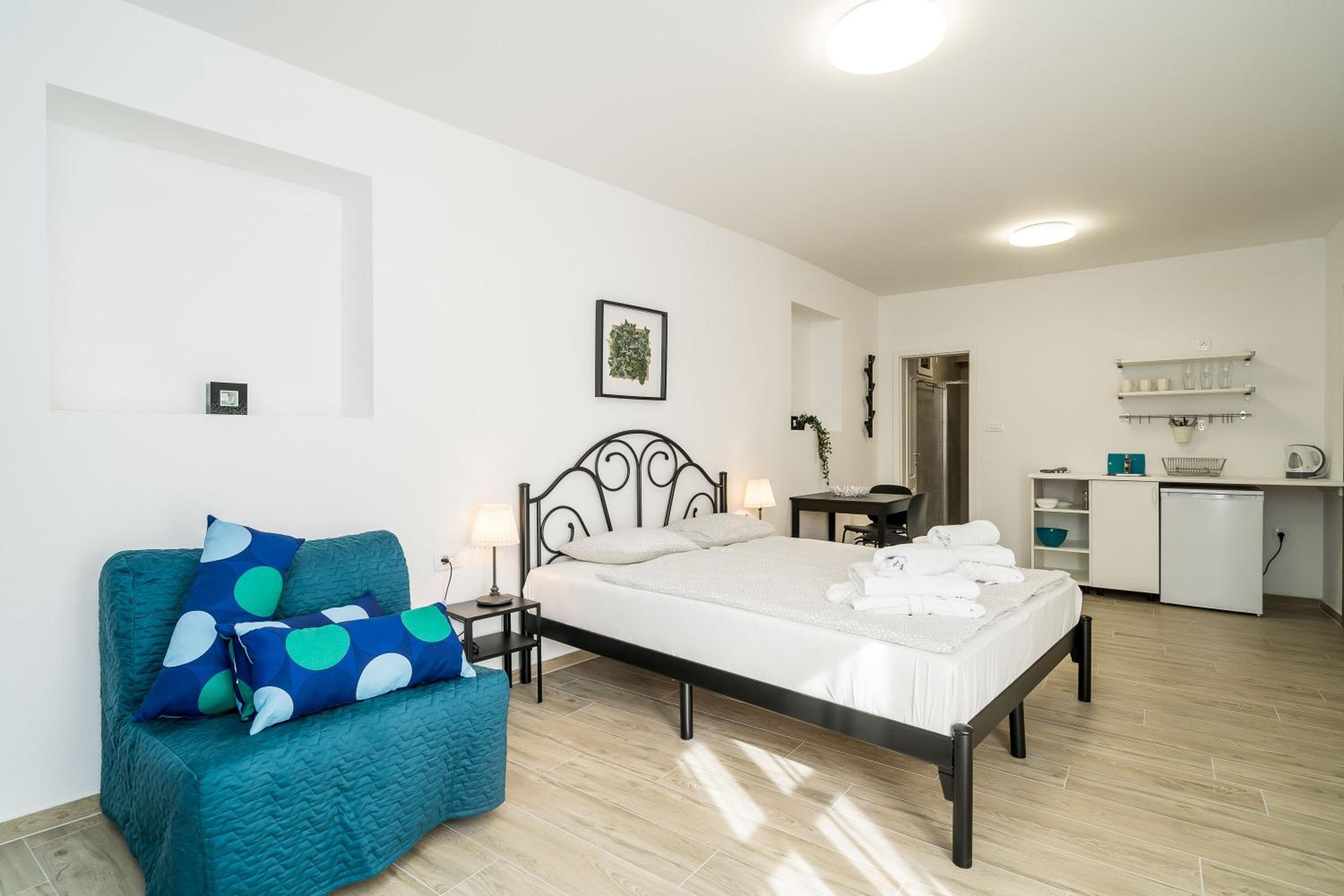 Studio Apartment