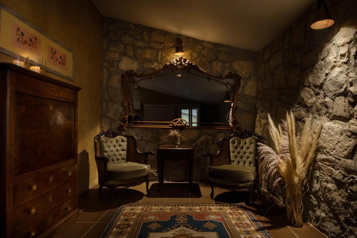 VIP Suite with Fireplace - Photo 4