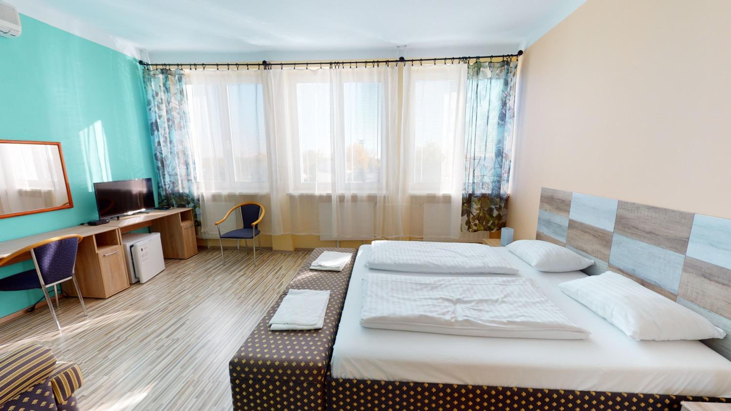 Double Room with Shower - Photo 1
