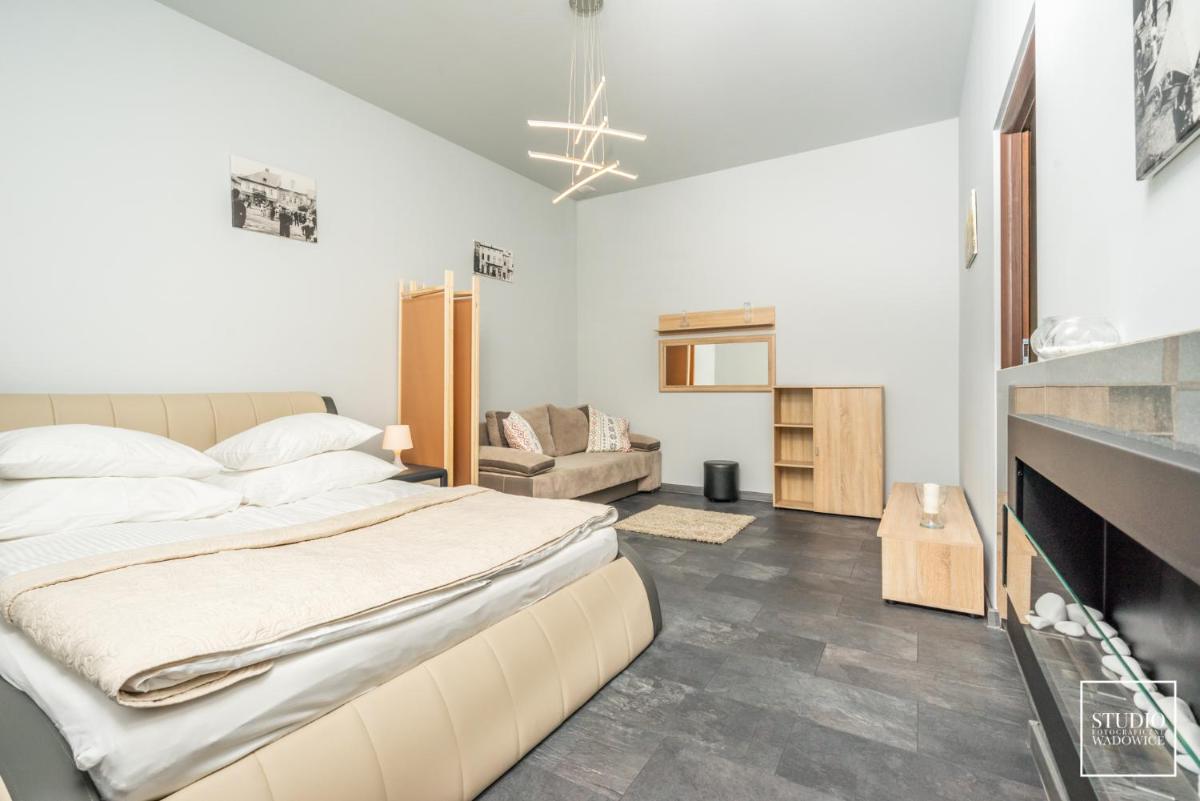 One-Bedroom Apartment - Photo 2