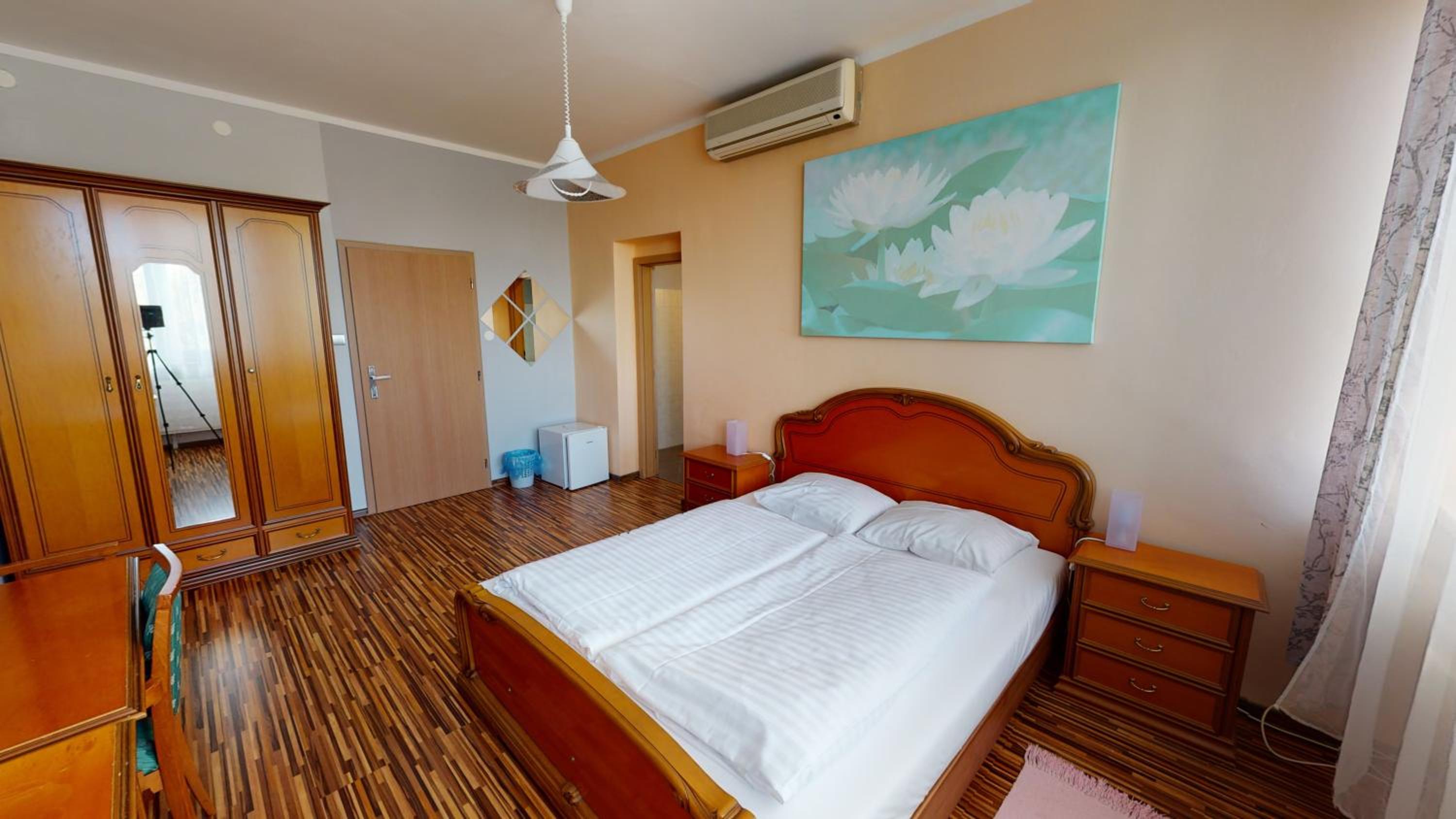  Double Room with Shower - Photo 5