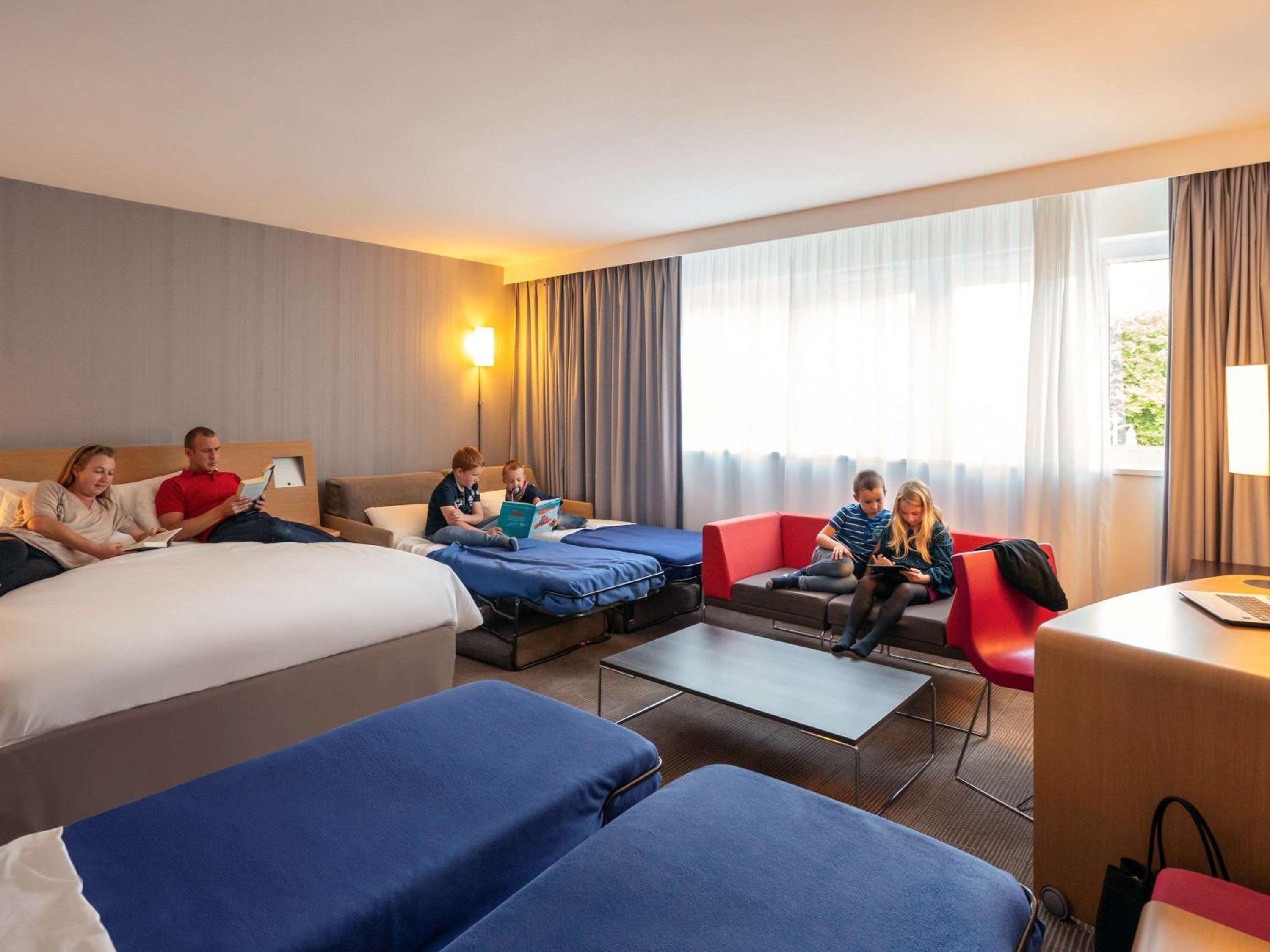 Standard Suite with 1 double bed and 2 sofas photo 2