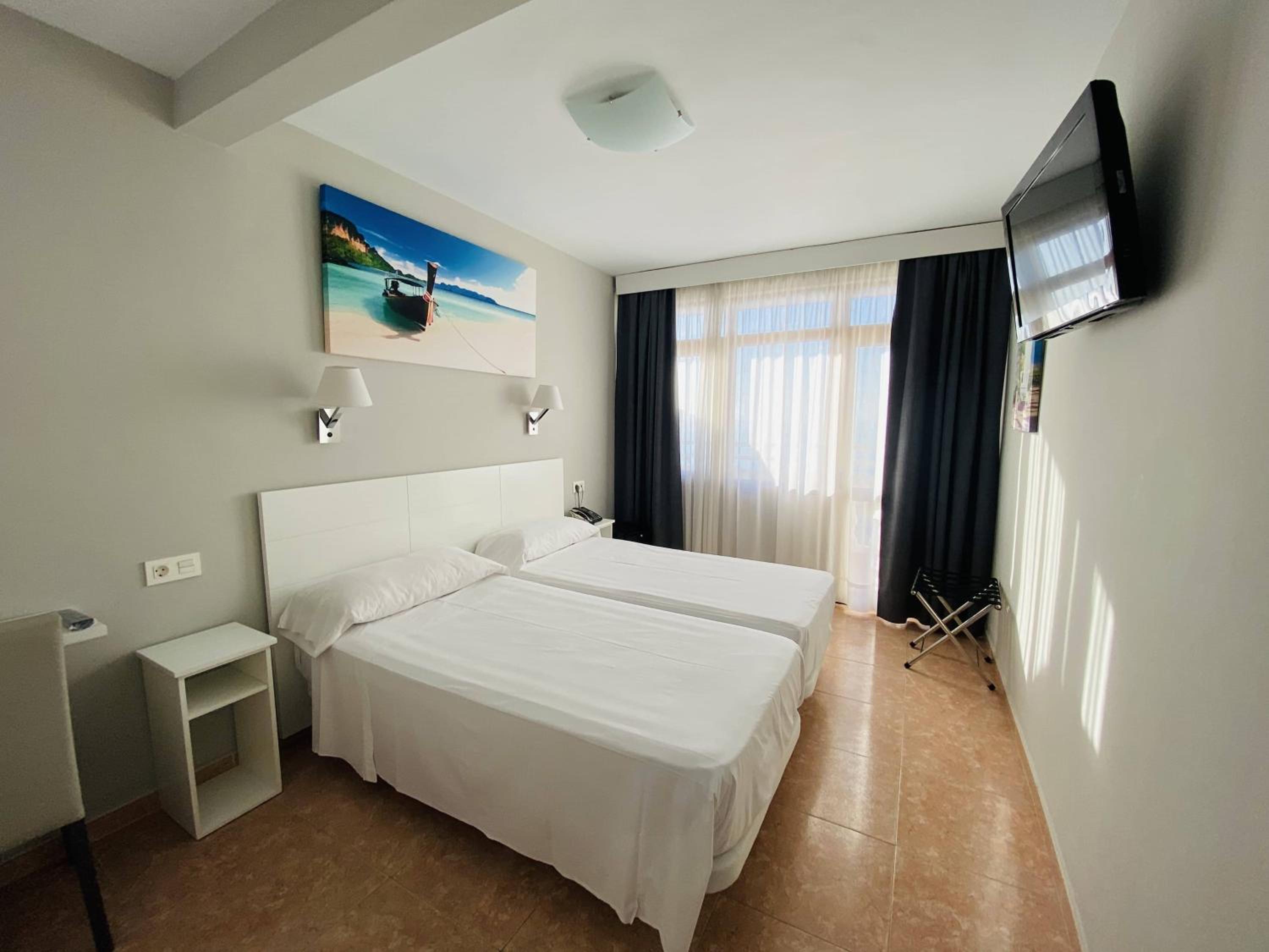 Twin Room with Sea View - Photo 1