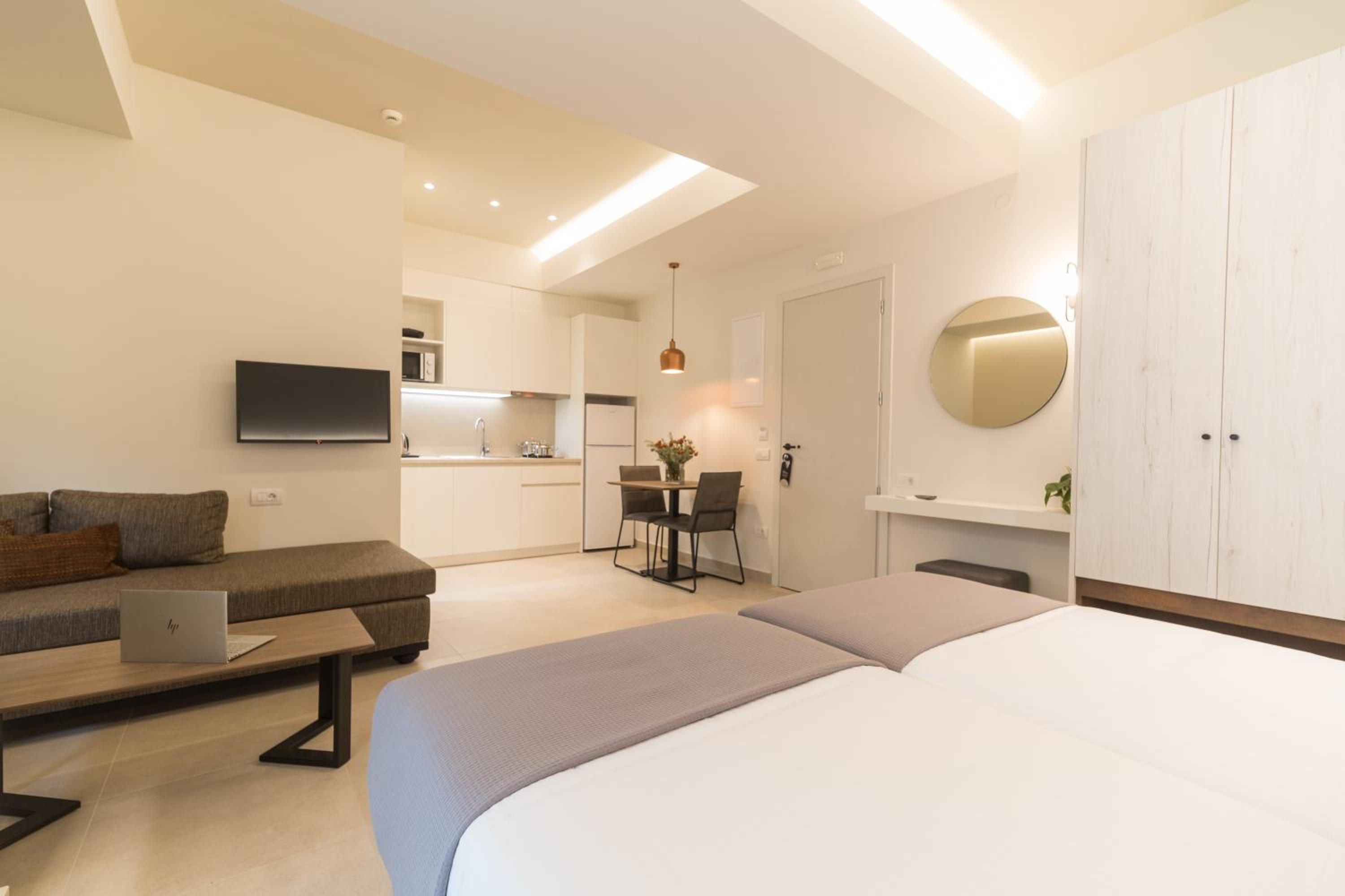 Standard Triple Room - Photo 1