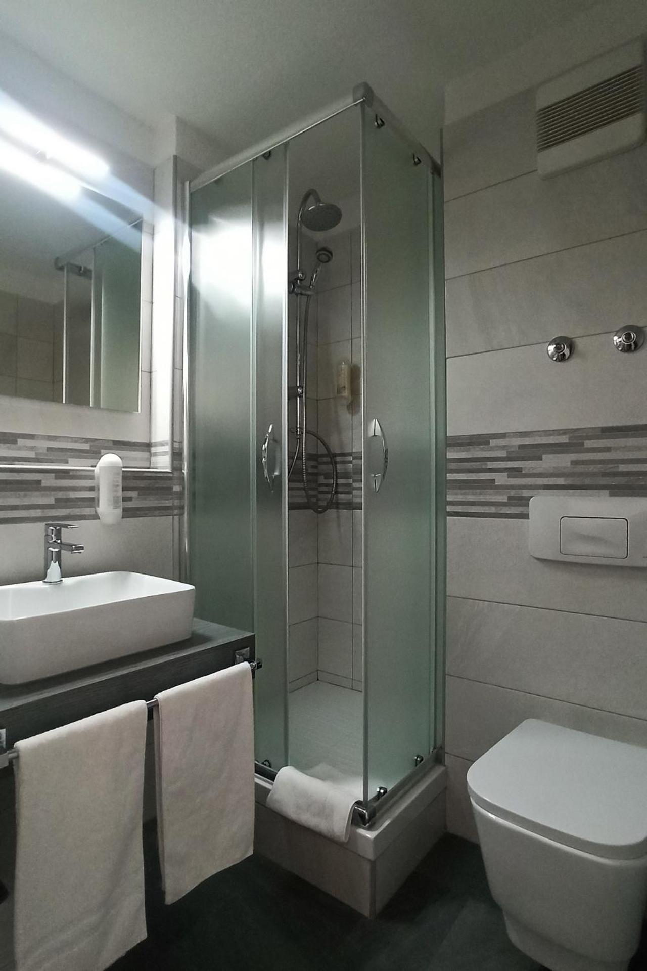 Double Room - Photo 5