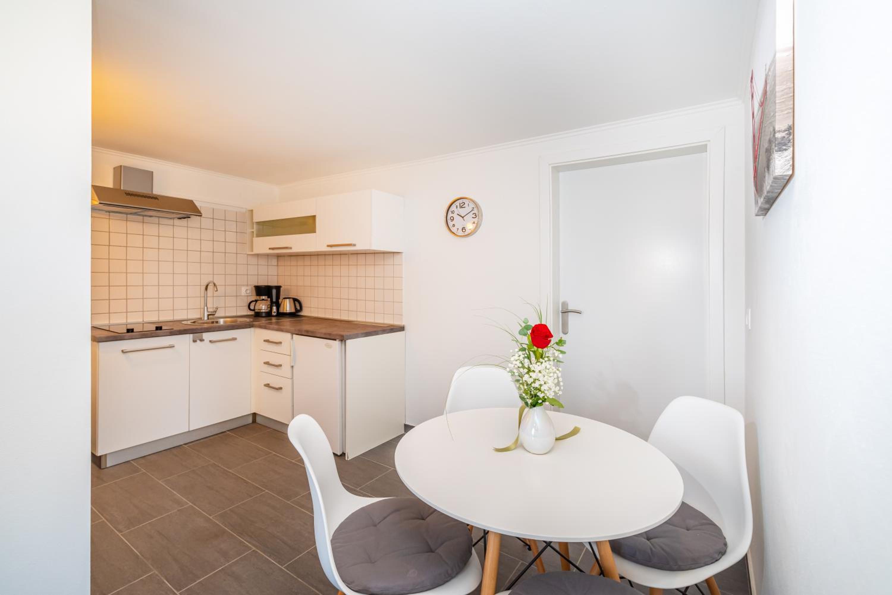 Studio Apartment photo 2