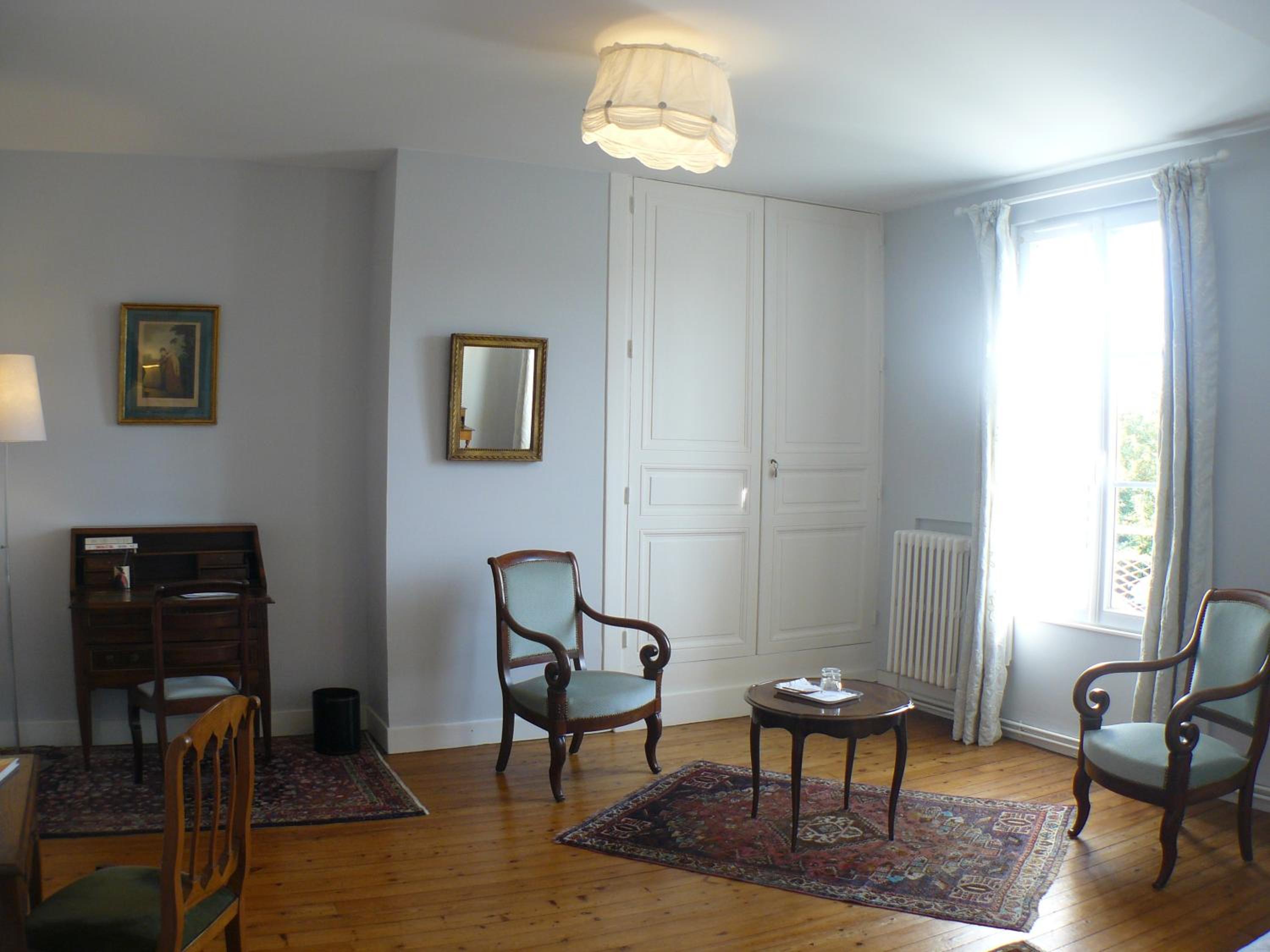 Deluxe King Room photo 1