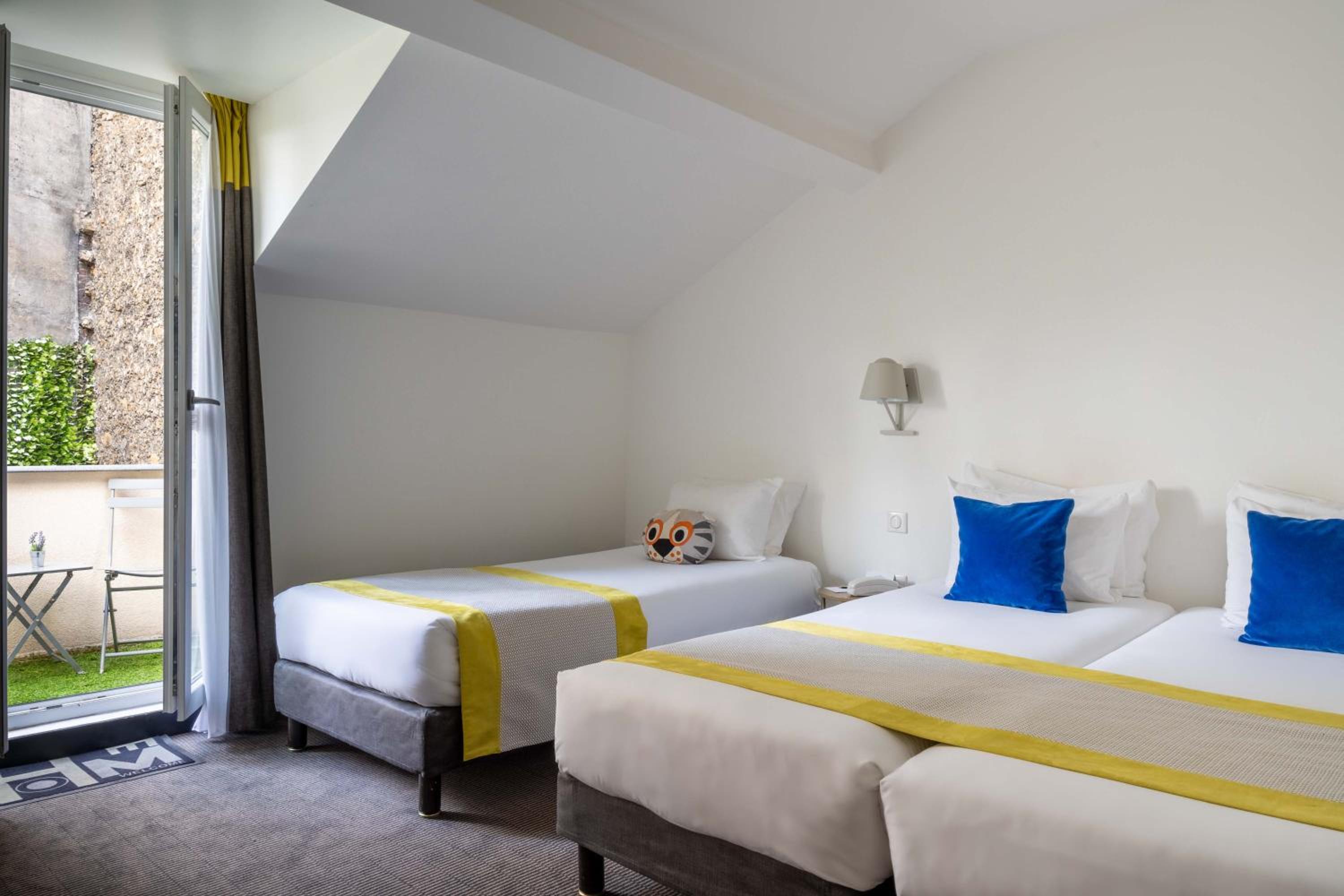 Triple Room - Terrace thumbnail 6