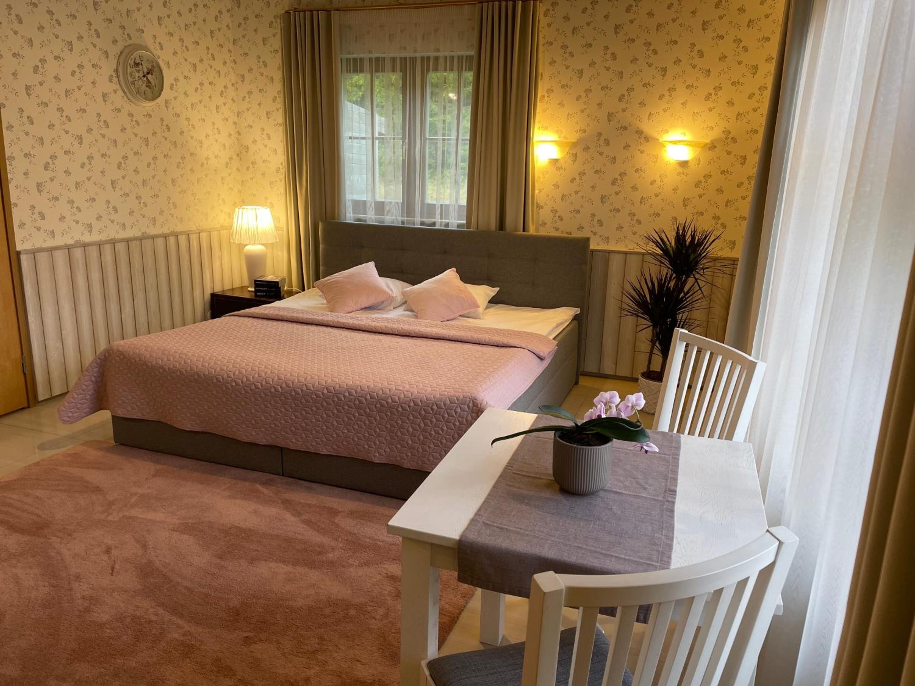 Suite - Photo 3