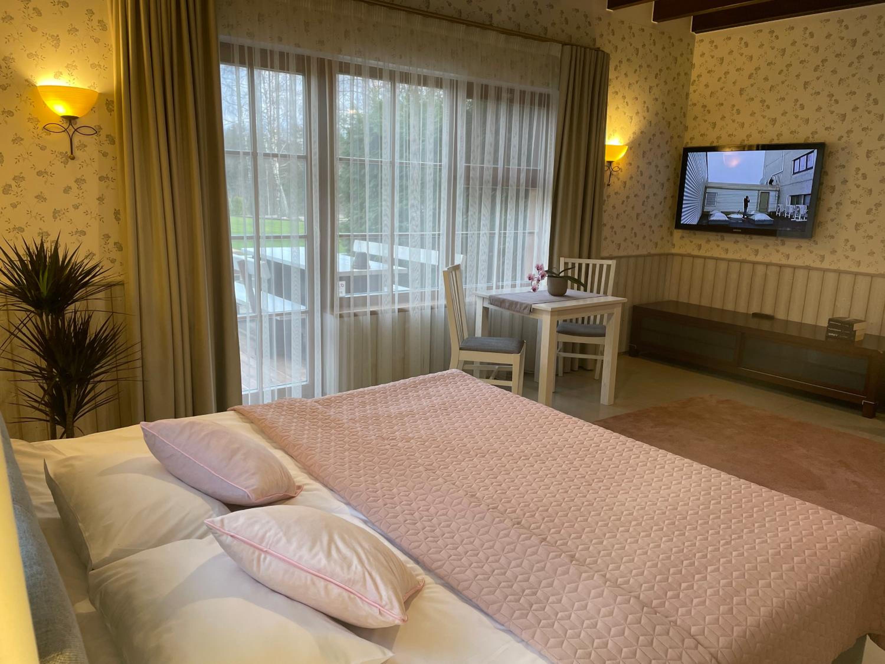 Suite - Photo 4
