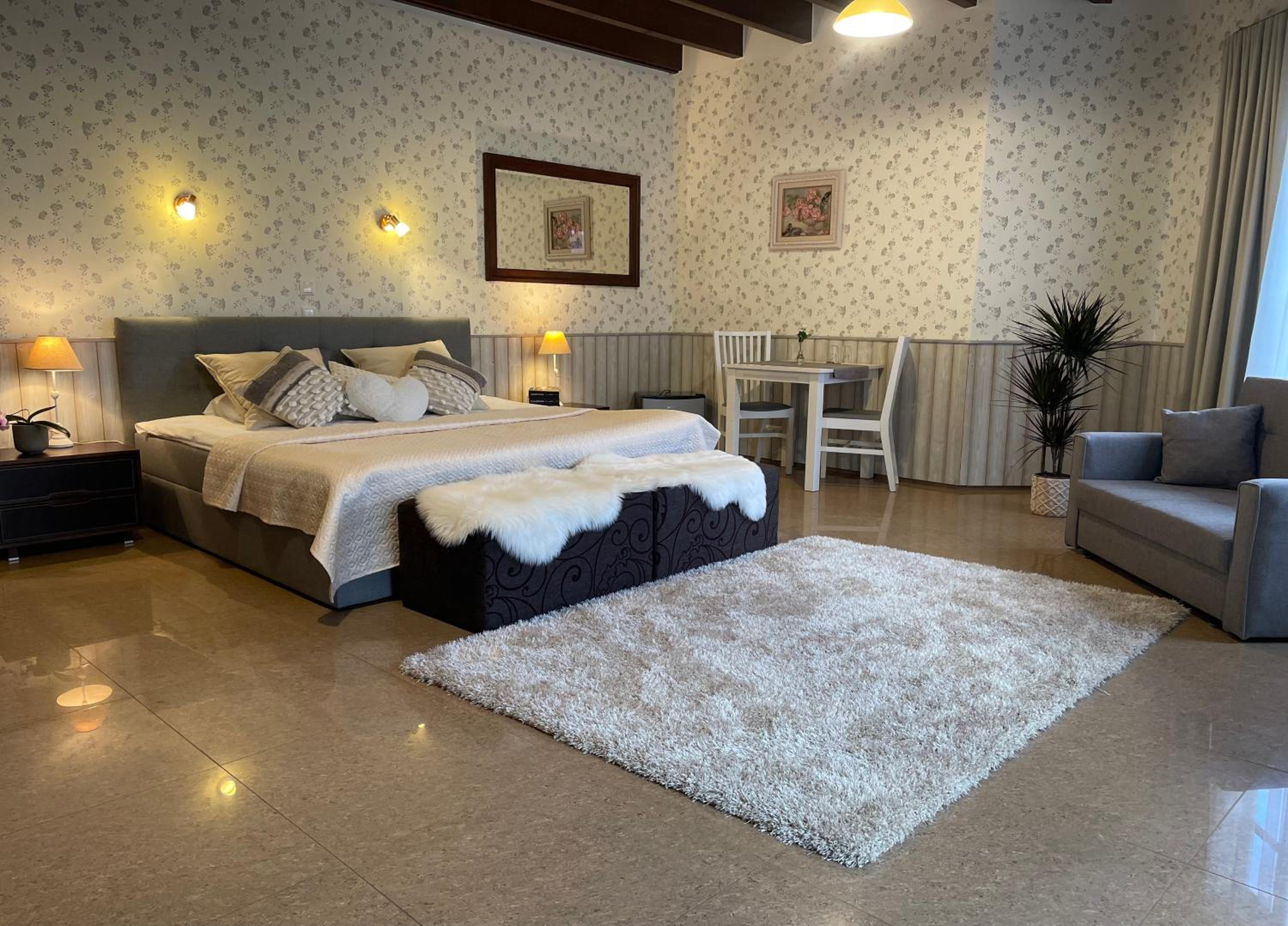 Suite with Spa Bath - Photo 1