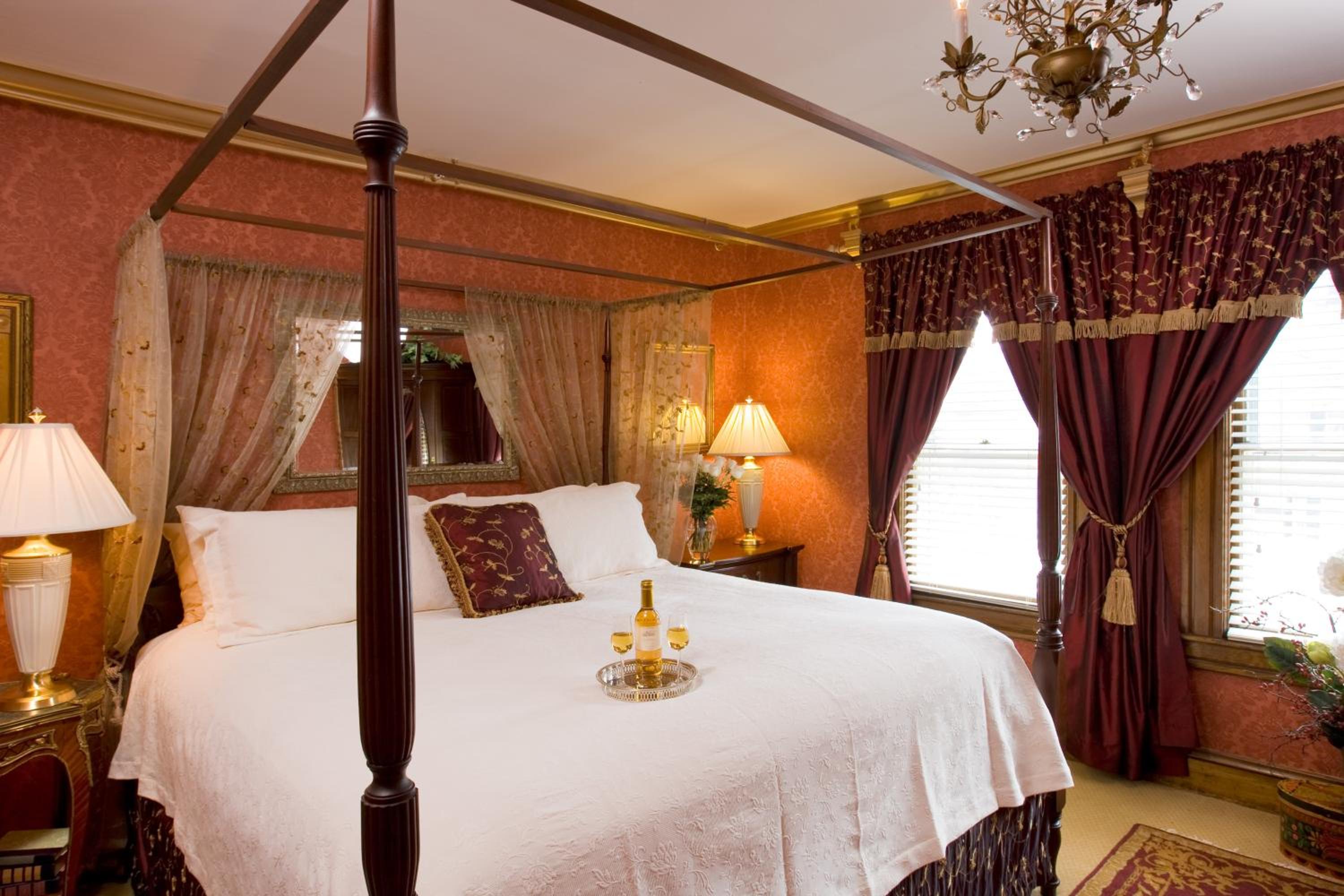 Deluxe King Suite photo 2