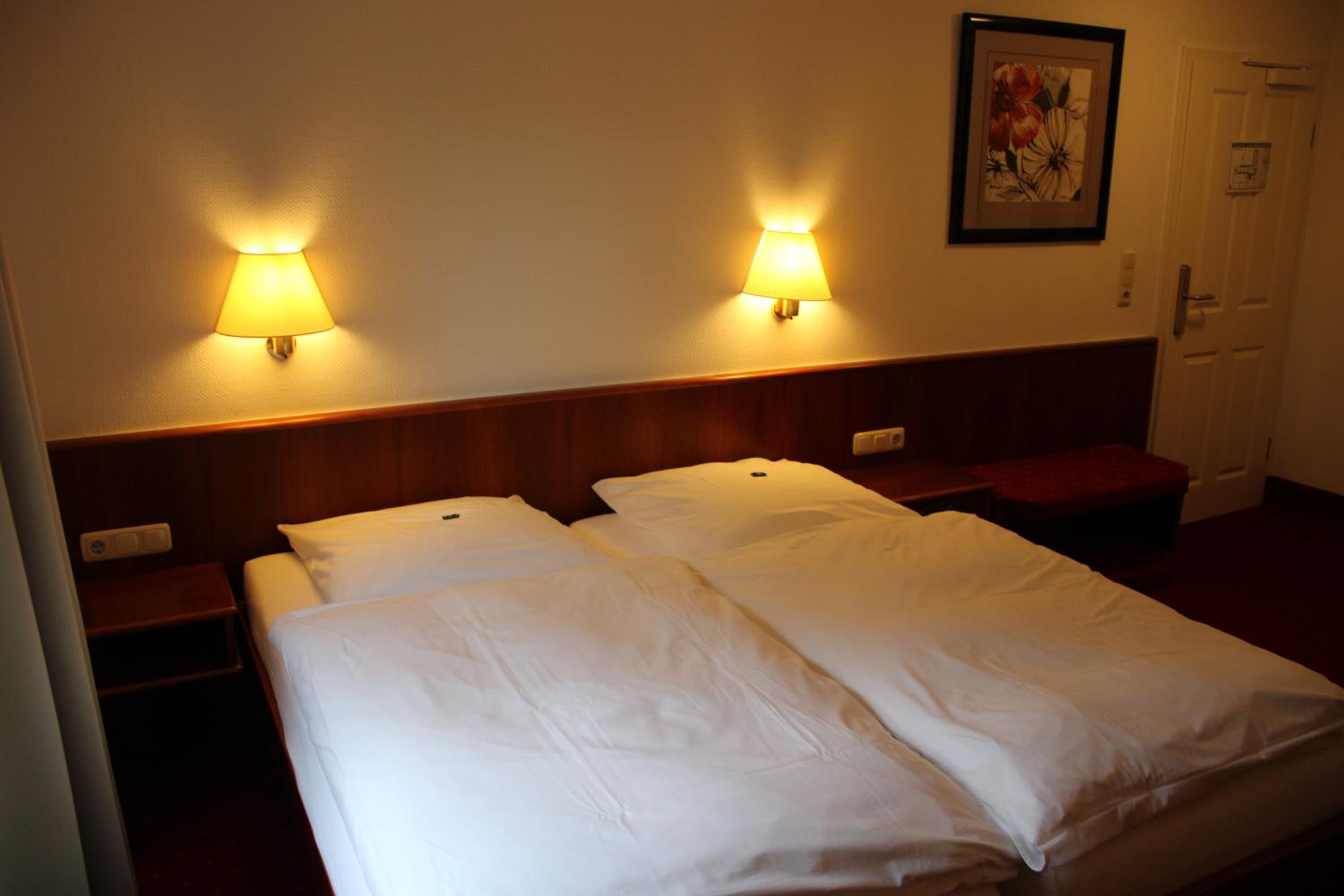 Double Room - Photo 7