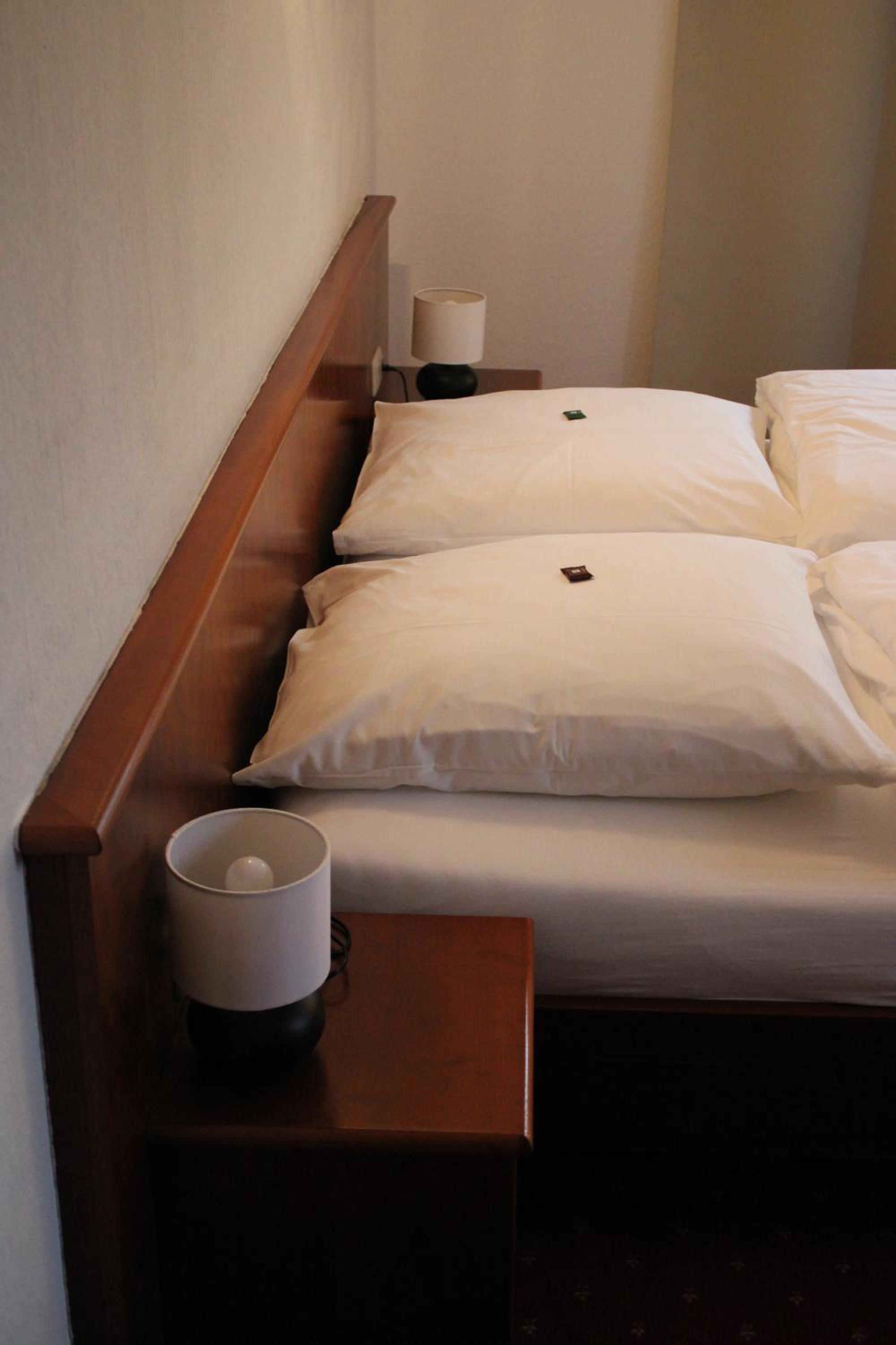 Double Room - Photo 8