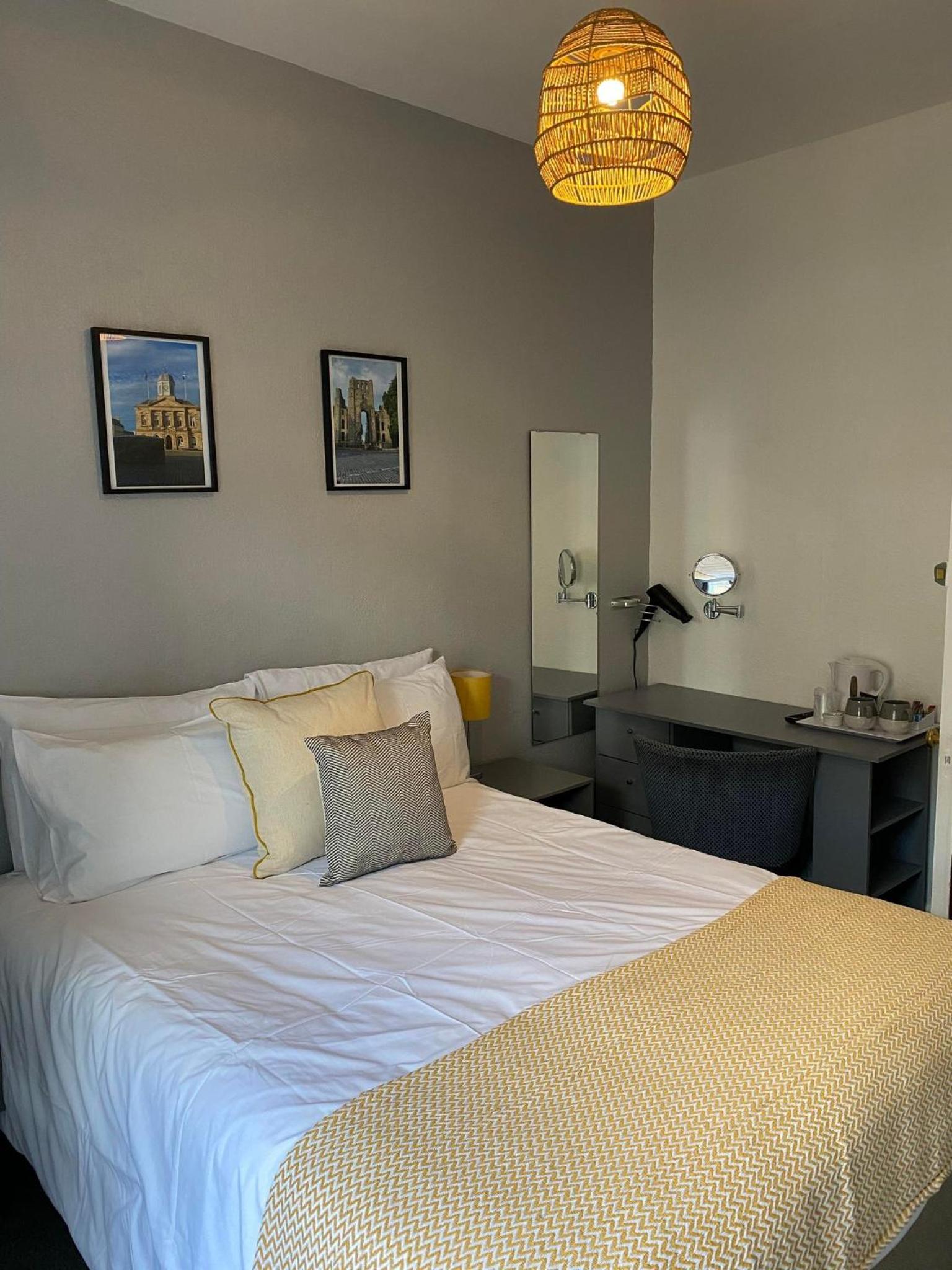 Double Room With Private Bathroom photo 3