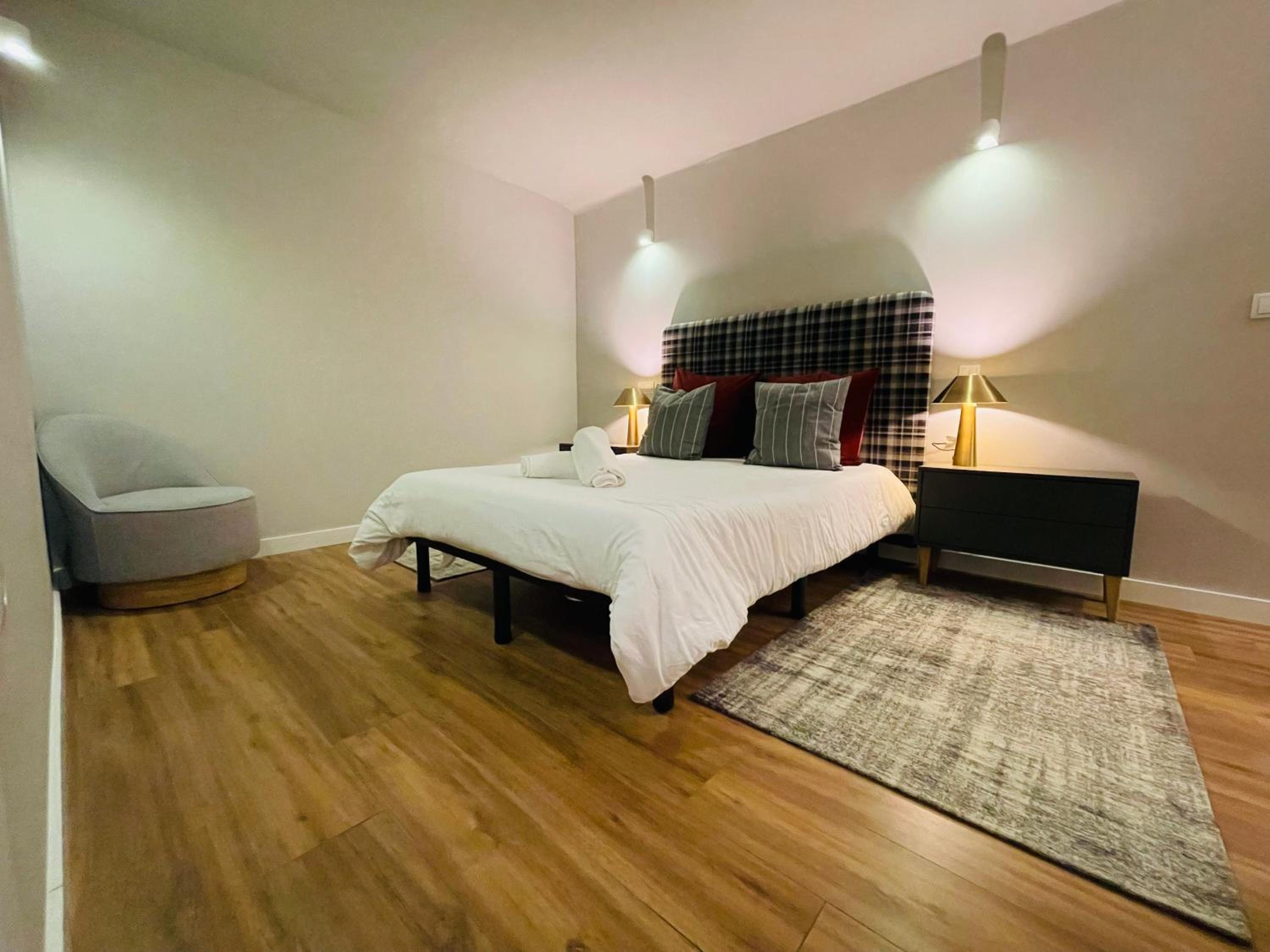 King Studio with Sofa Bed - Photo 4