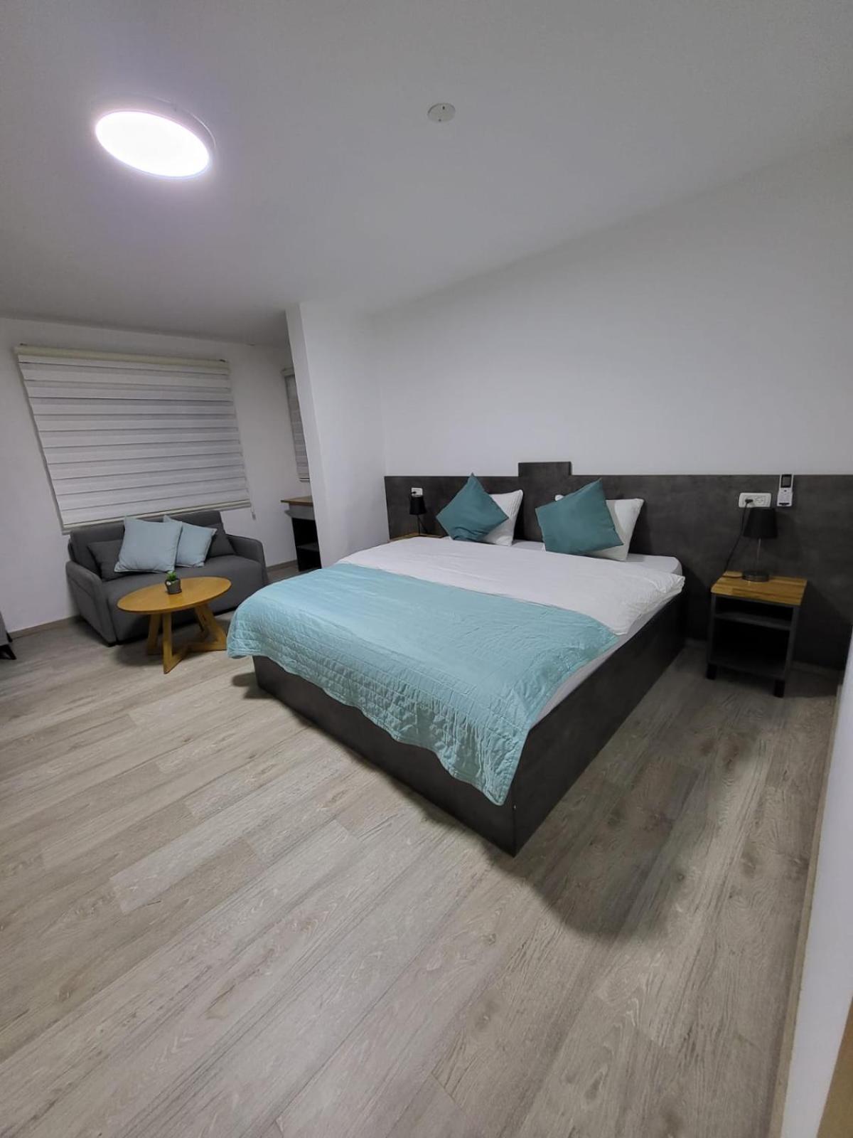 Deluxe Triple Room - Photo 12