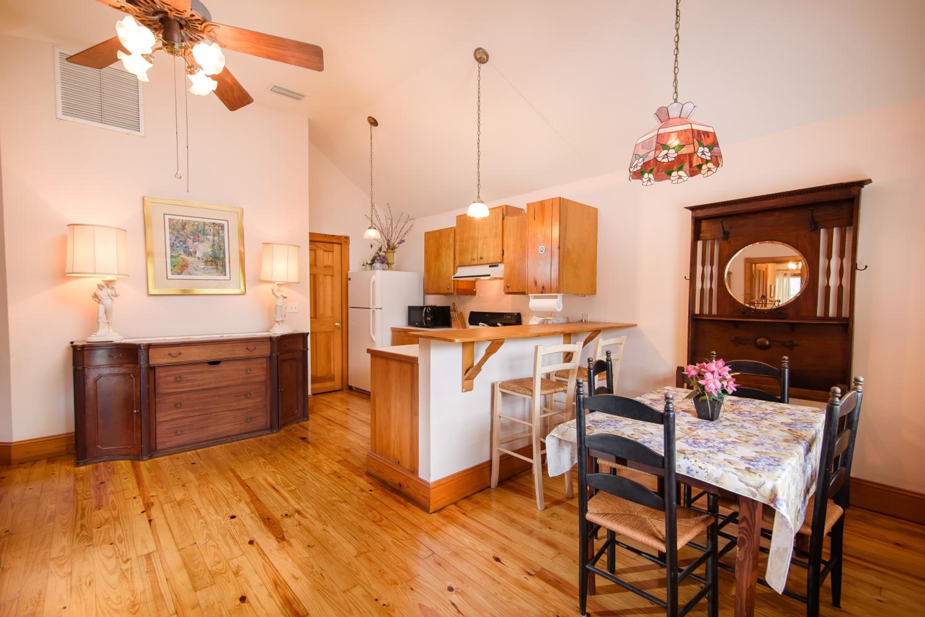 Carriage House  photo 3