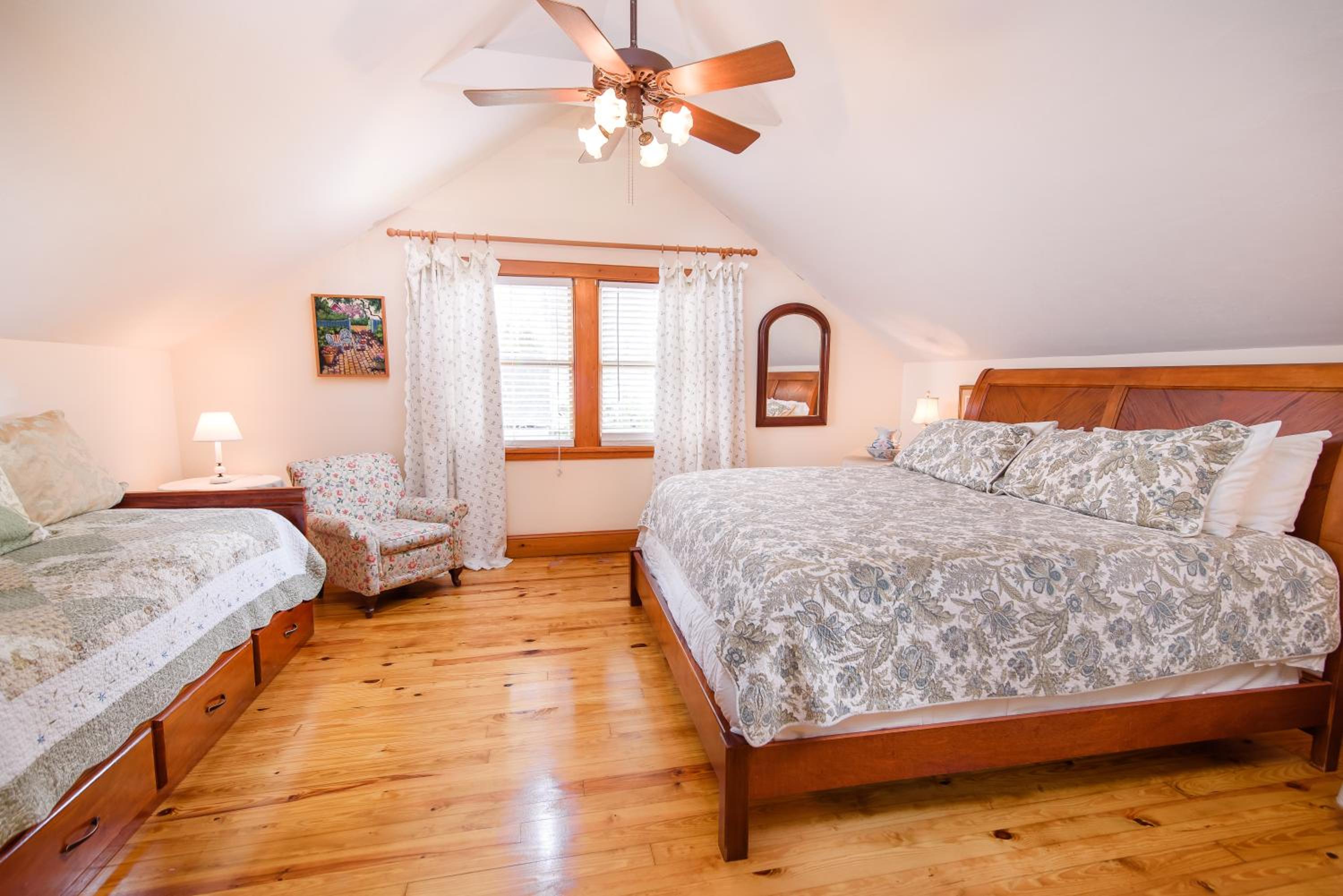 Carriage House  photo 2