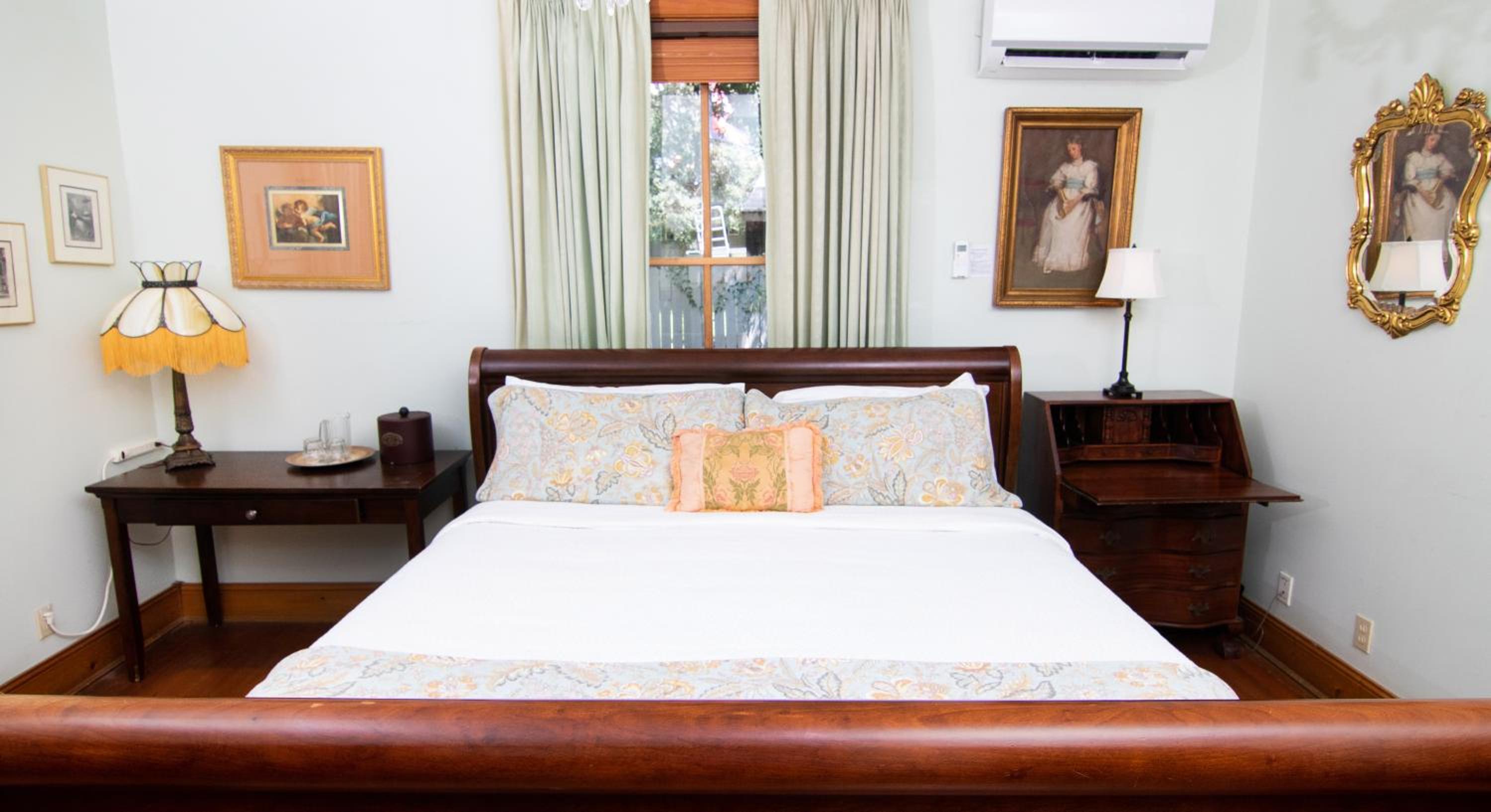 Tea Rose Room - Photo 1