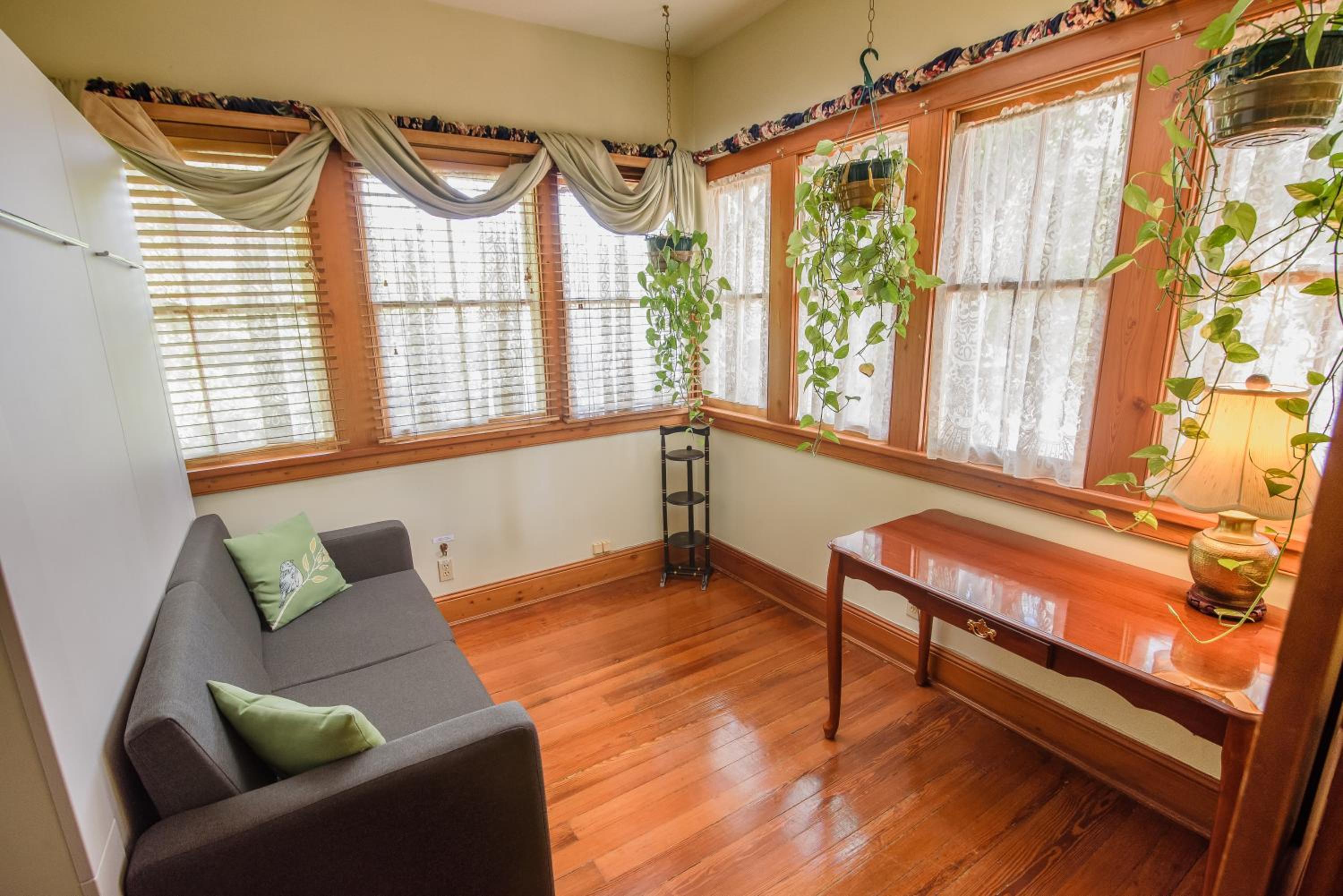 Heirloom Room - Photo 4
