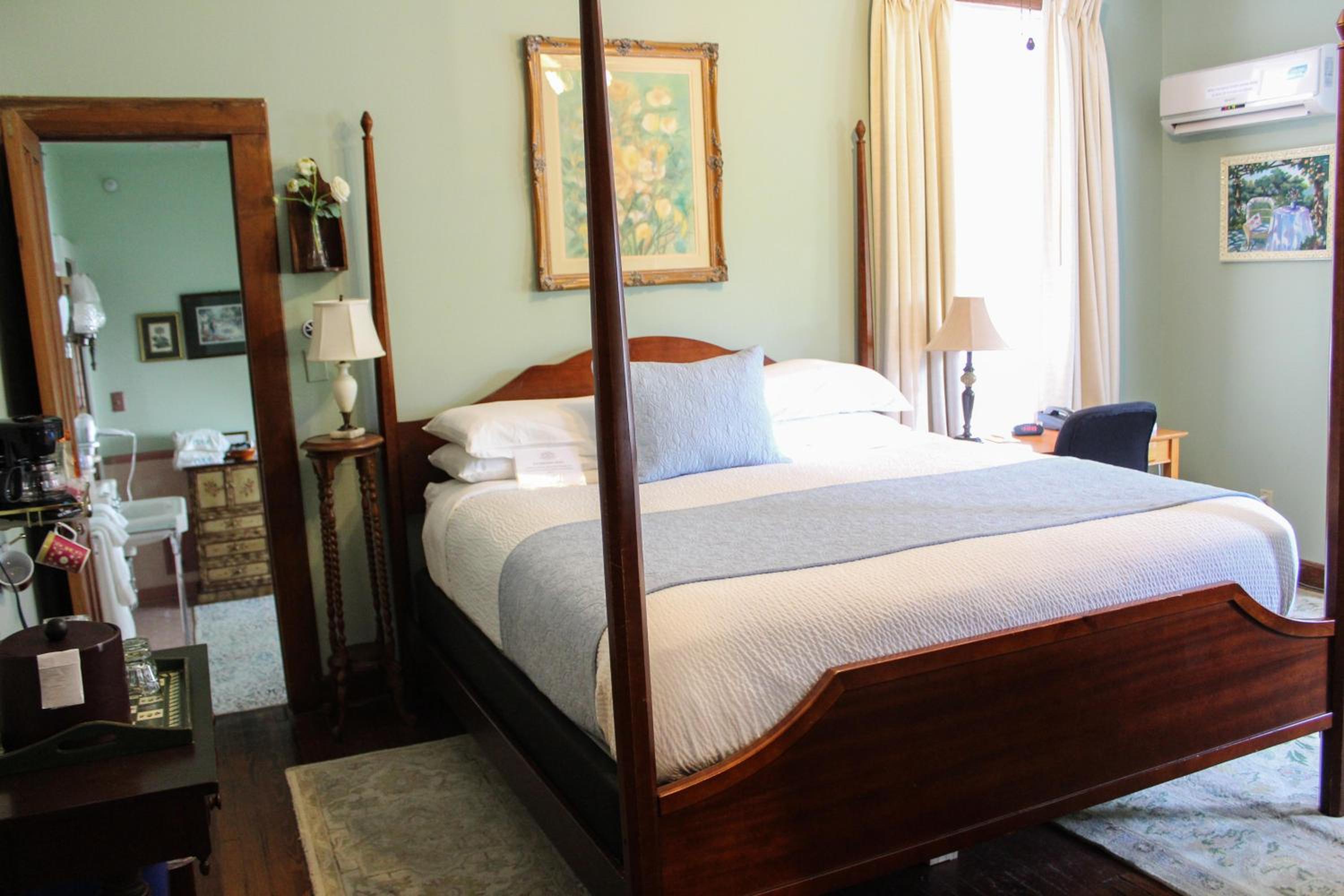 Julia Room - Photo 3