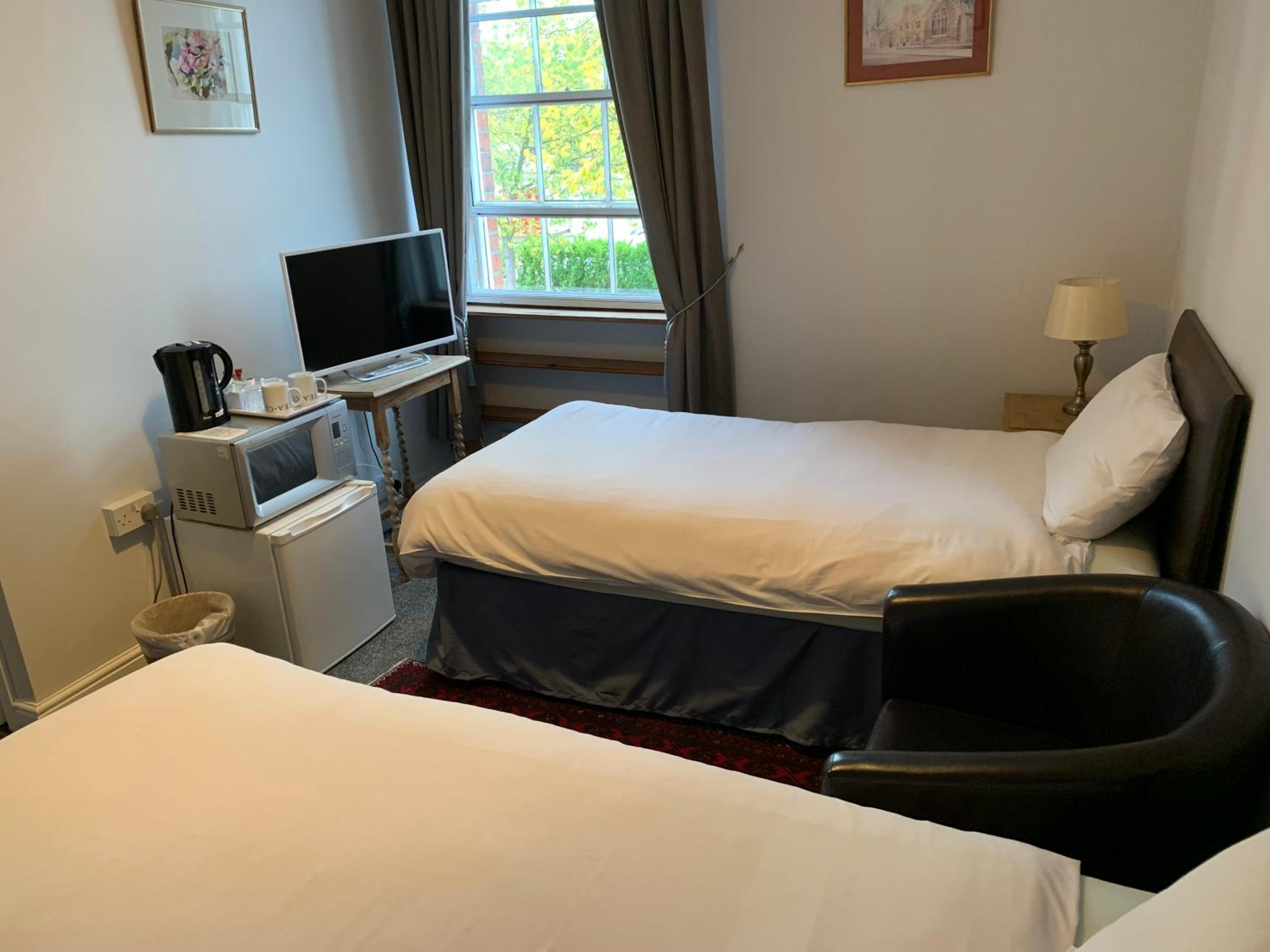 Twin Room with Private Bathroom photo 3