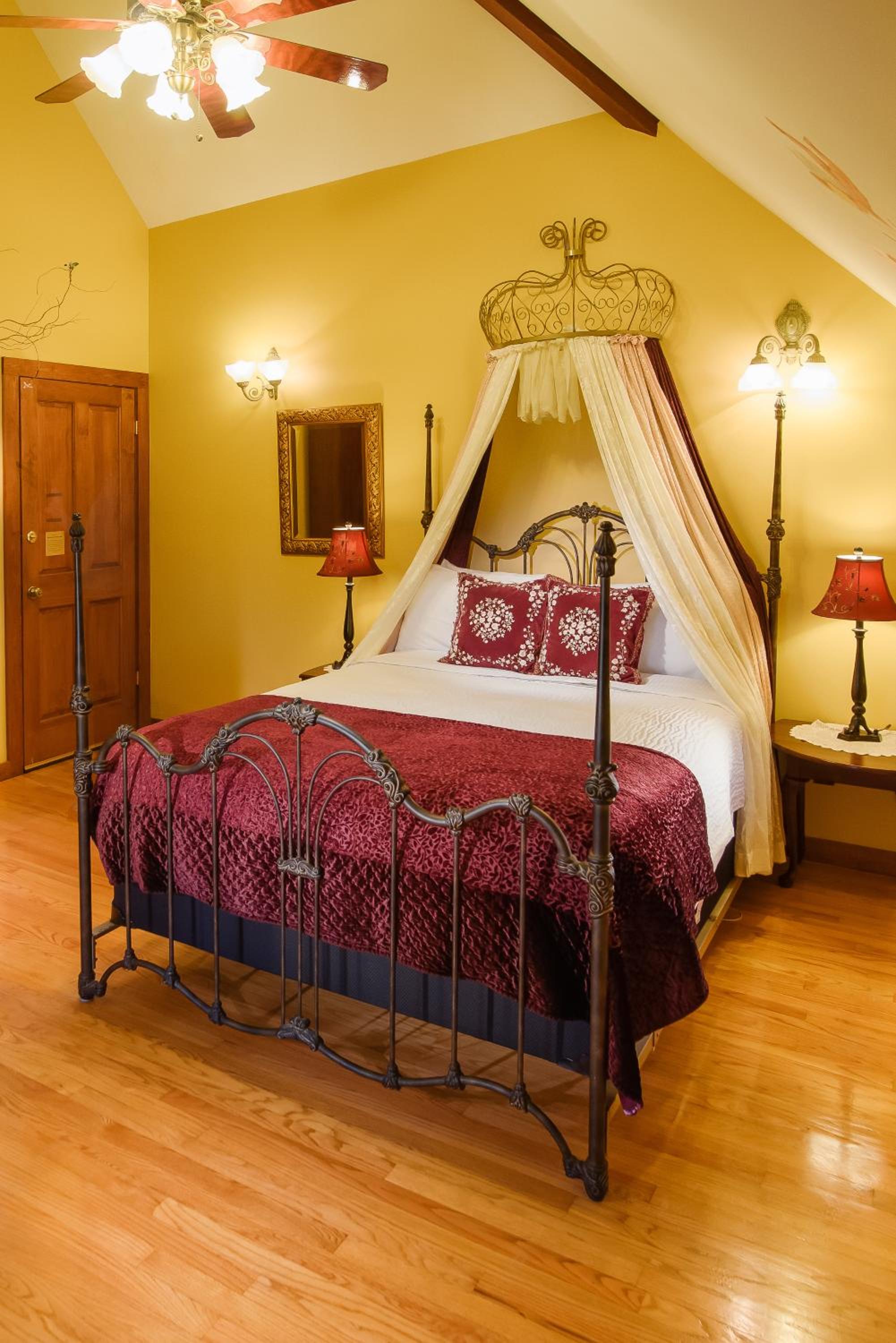 Isadora Room - Photo 1