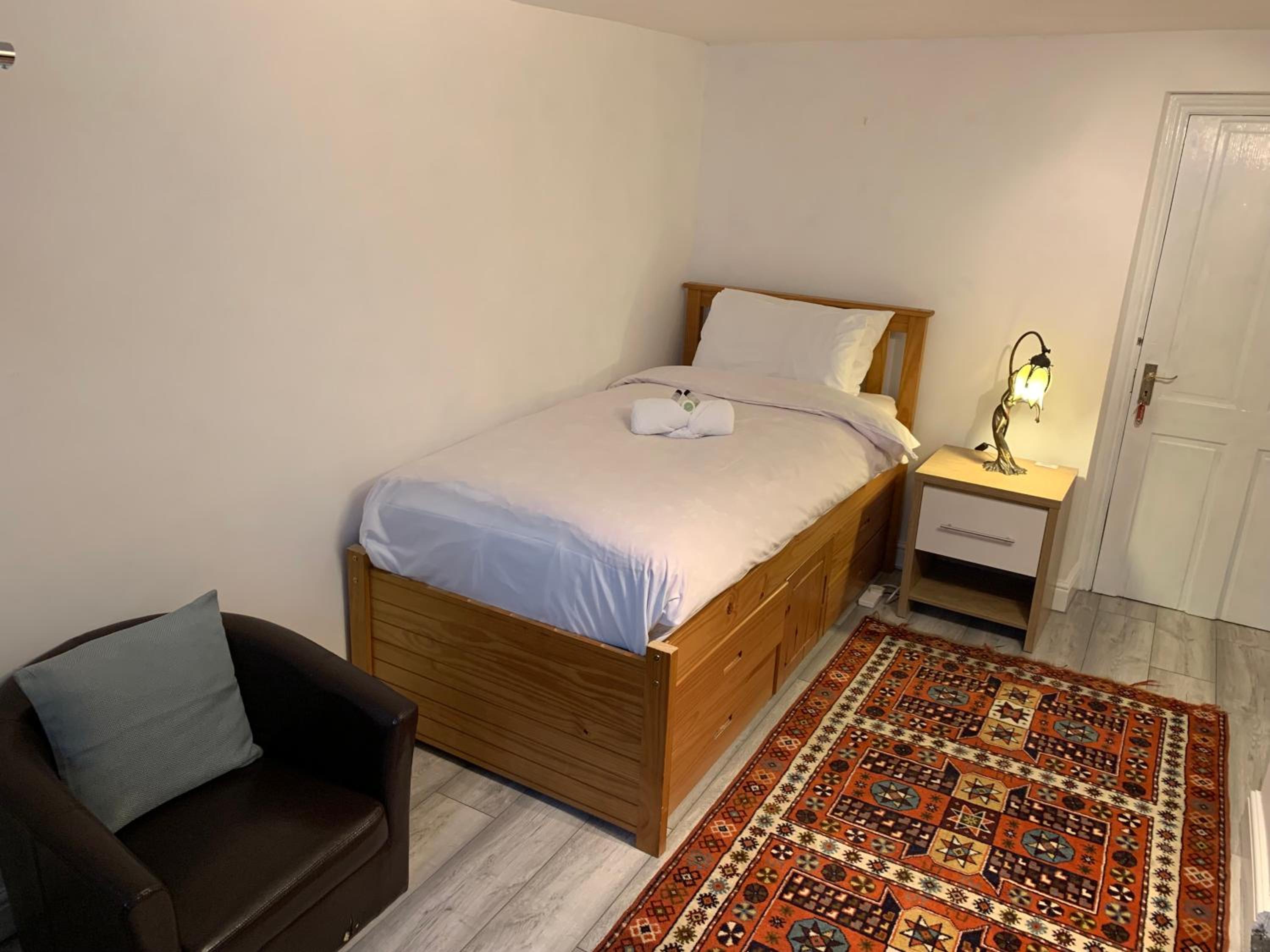 Single Room with Shared Bathroom photo 1