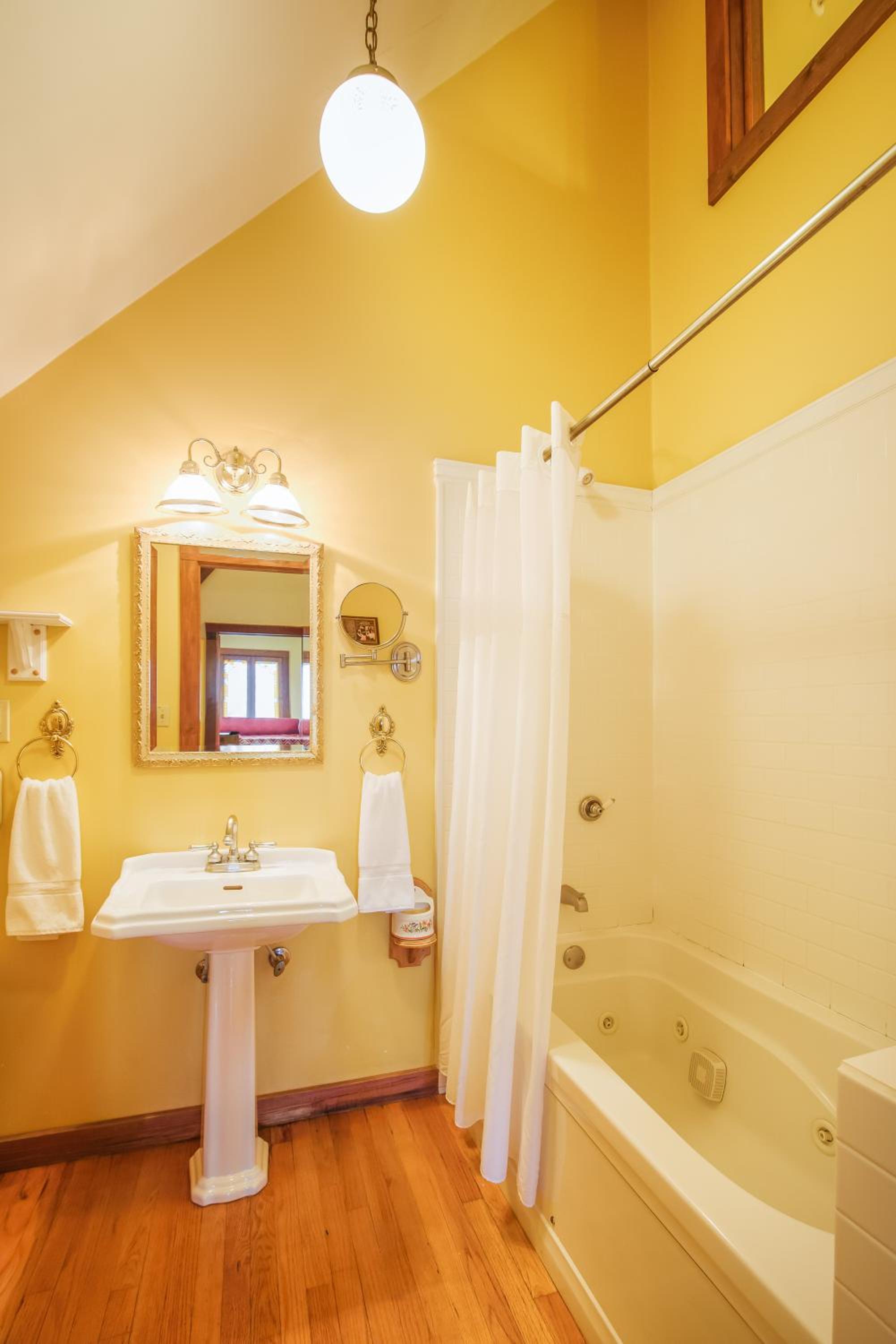 Isadora Room - Photo 3