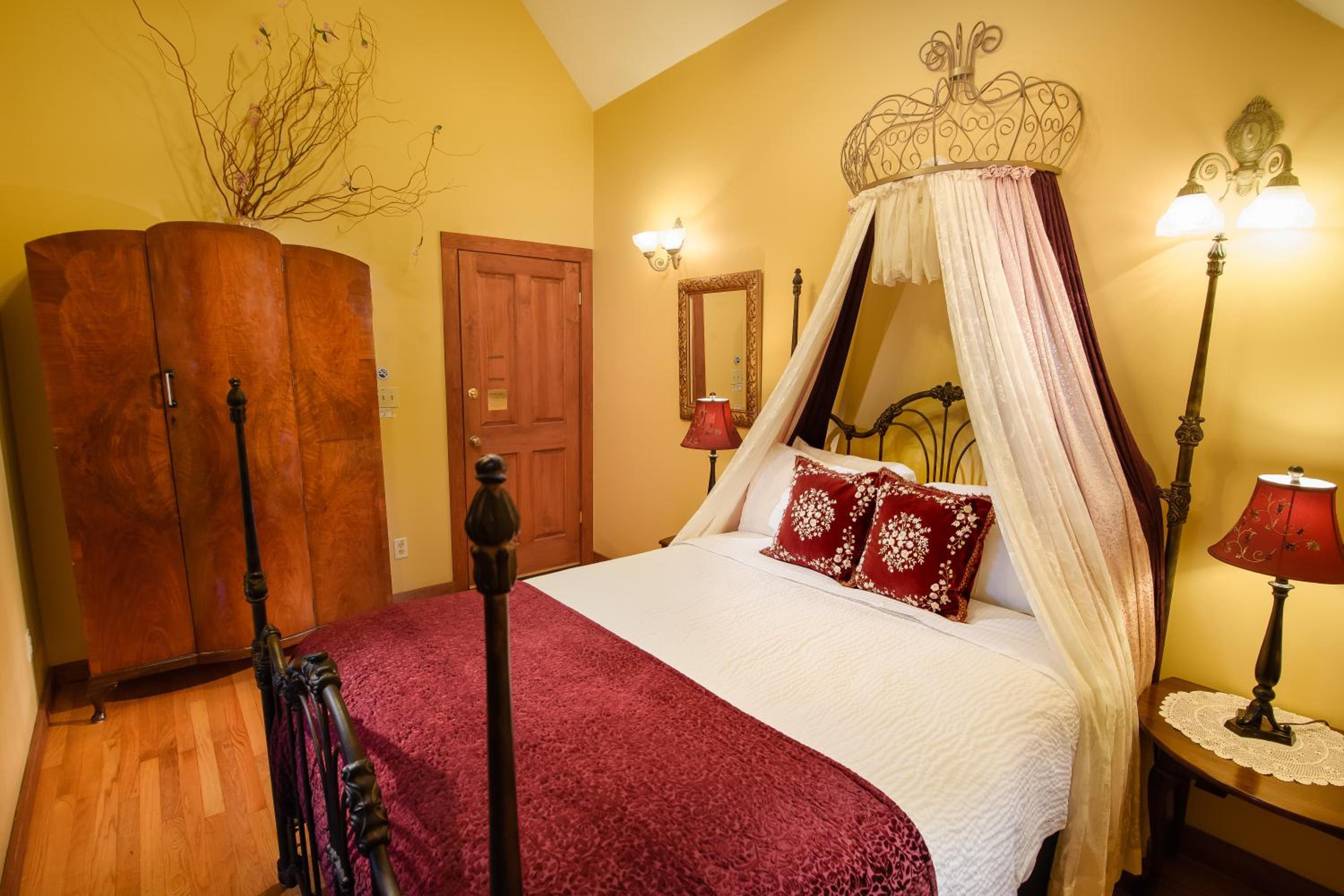 Isadora Room - Photo 9
