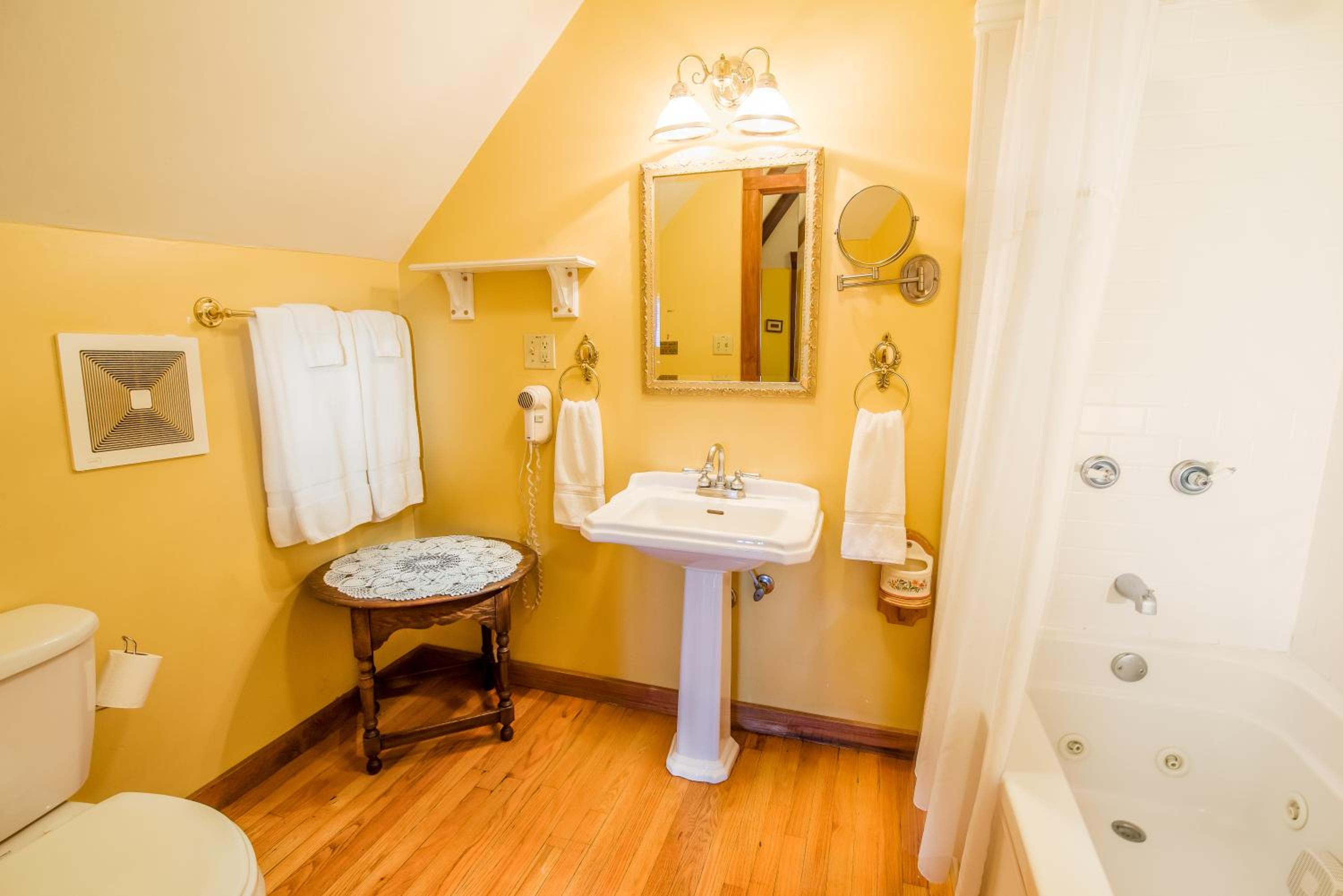Isadora Room - Photo 8