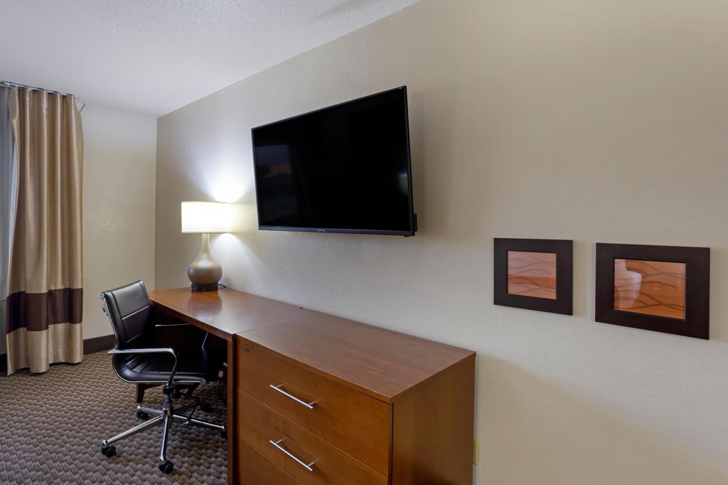 Superior King Room - Non-Smoking - Photo 7