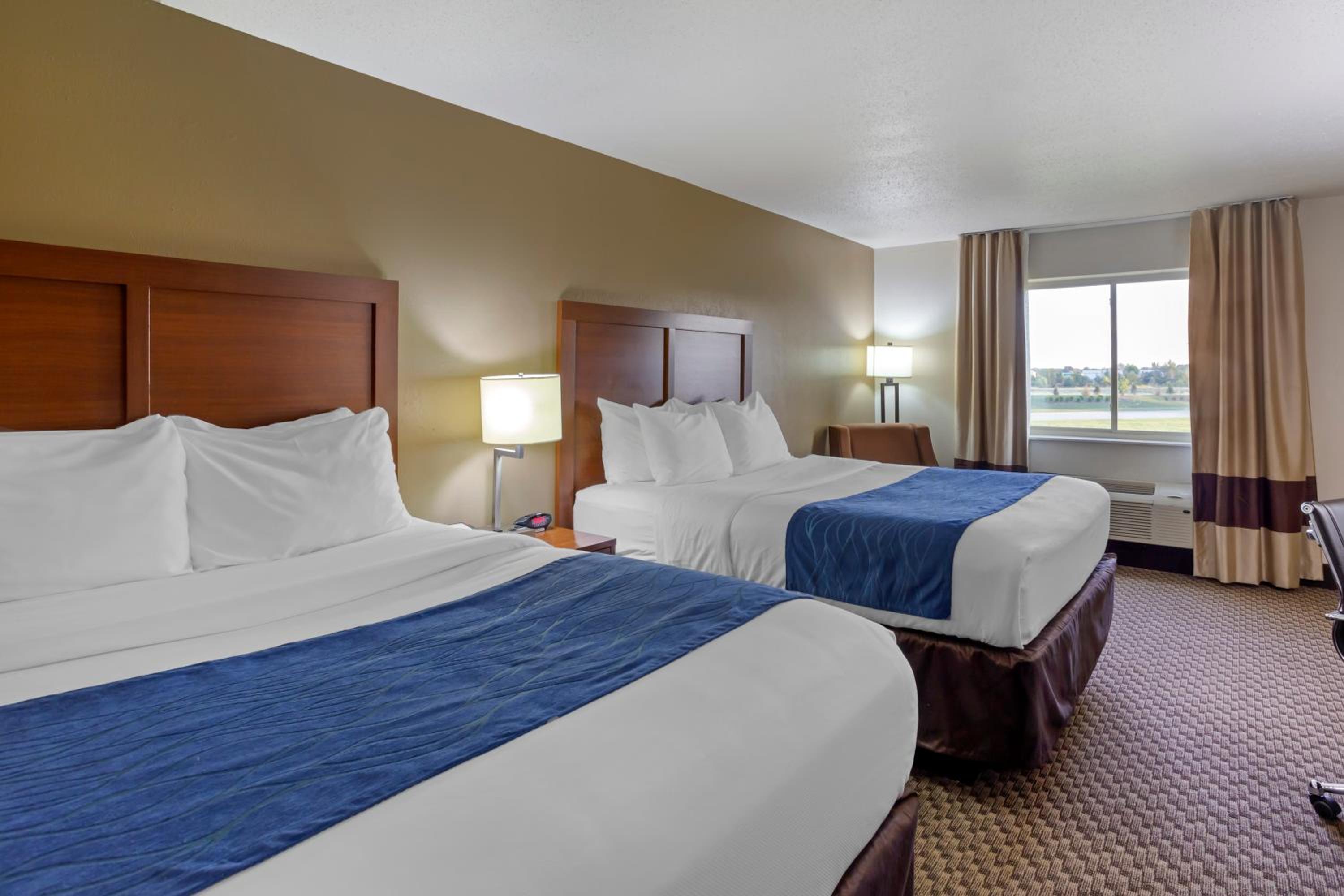 Superior Queen Room with Two Queen Beds - Non-Smoking - Photo 3